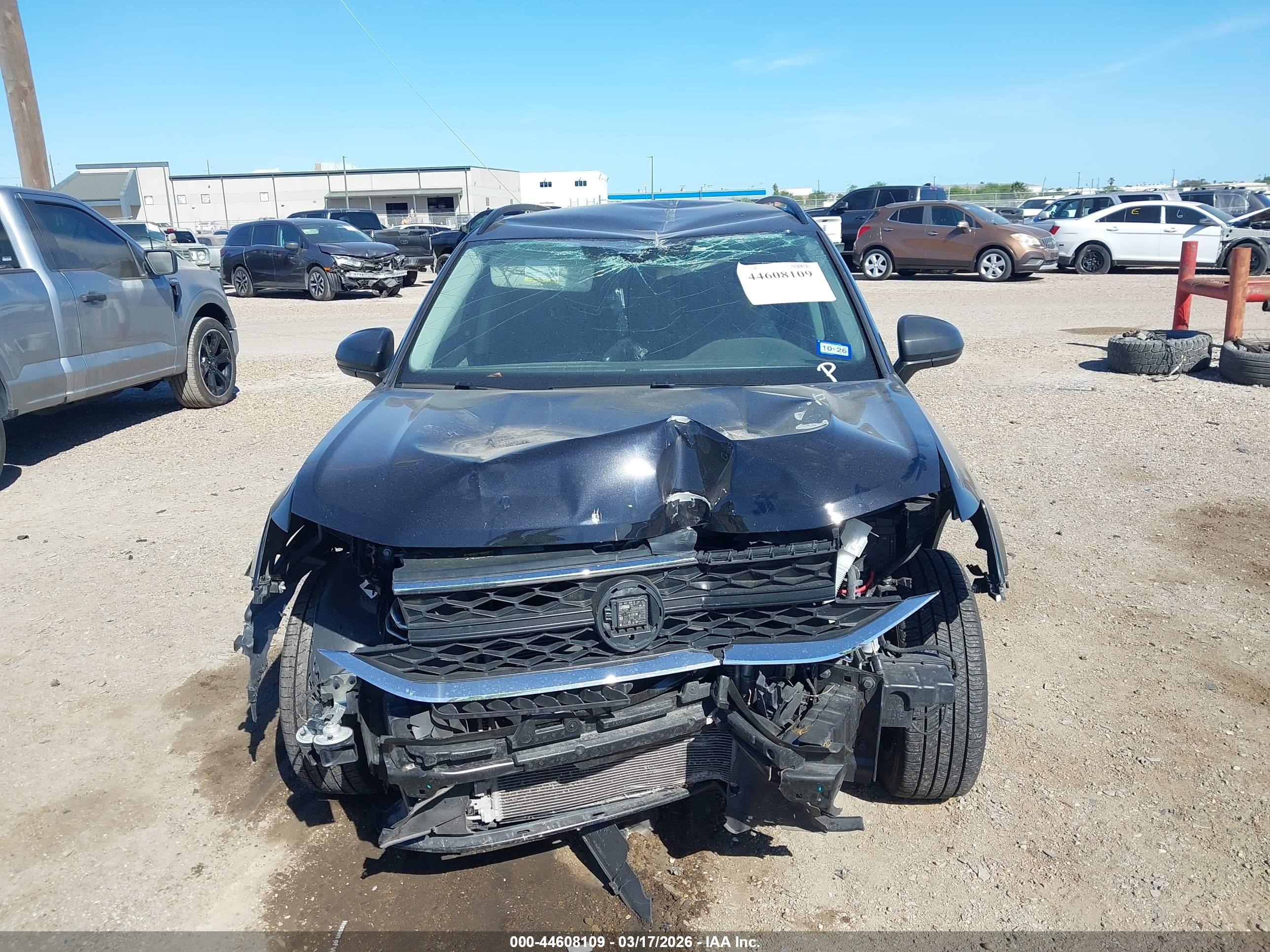 VOLKSWAGEN TAOS image 6