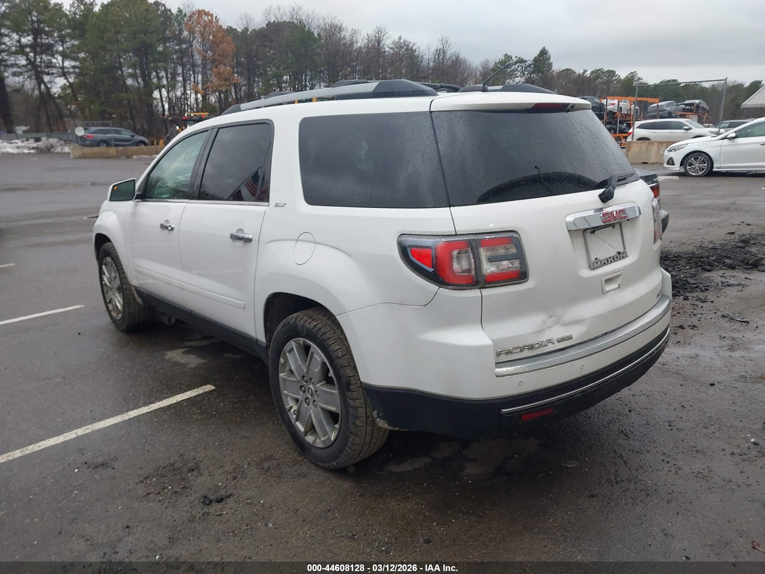 GMC ACADIA image 3