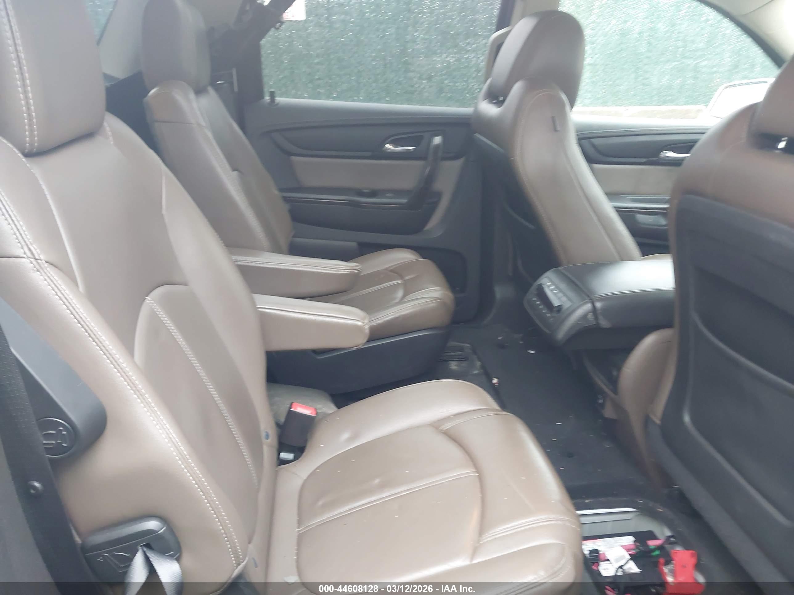 GMC ACADIA image 8