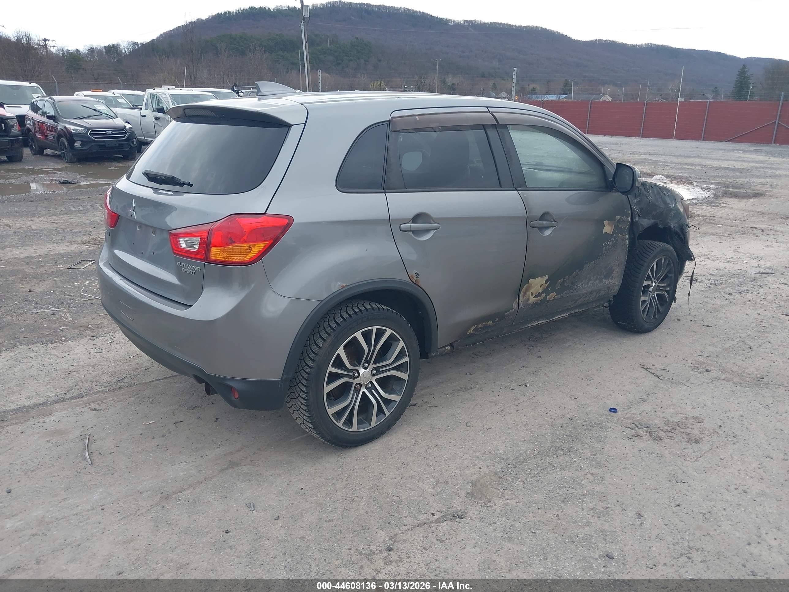 MITSUBISHI OUTLANDER image 4