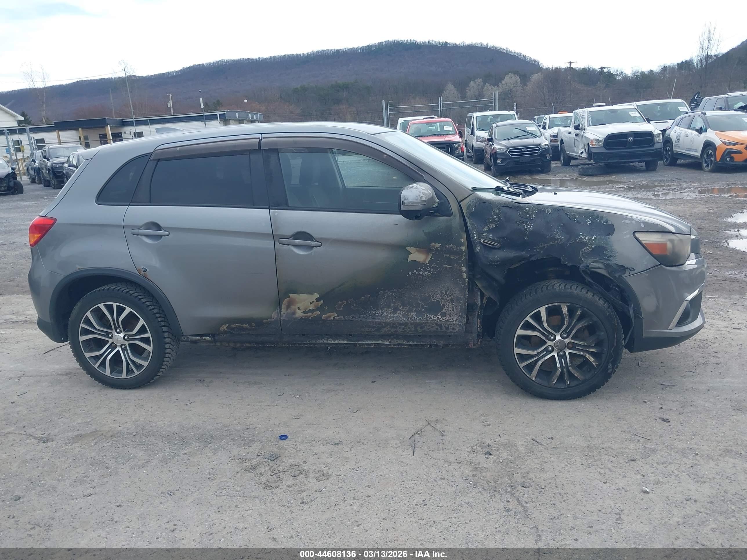 MITSUBISHI OUTLANDER image 6