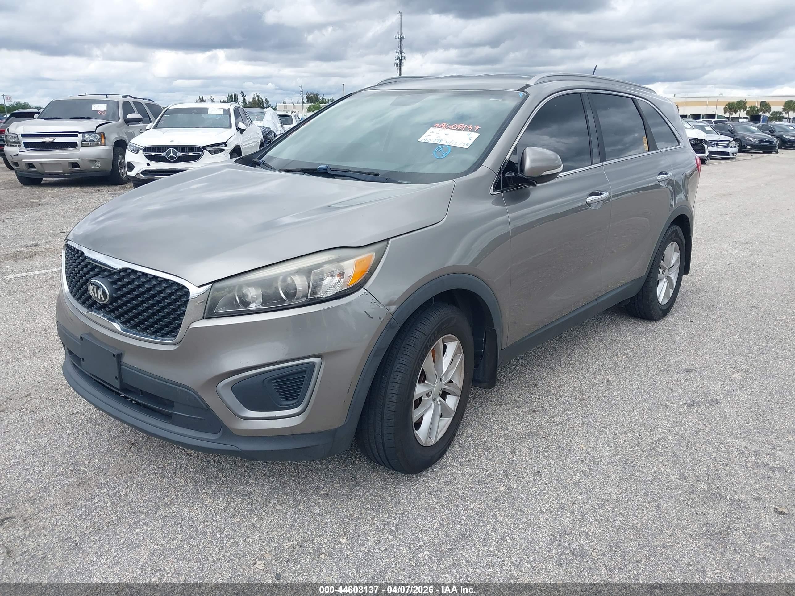 KIA SORENTO image 2