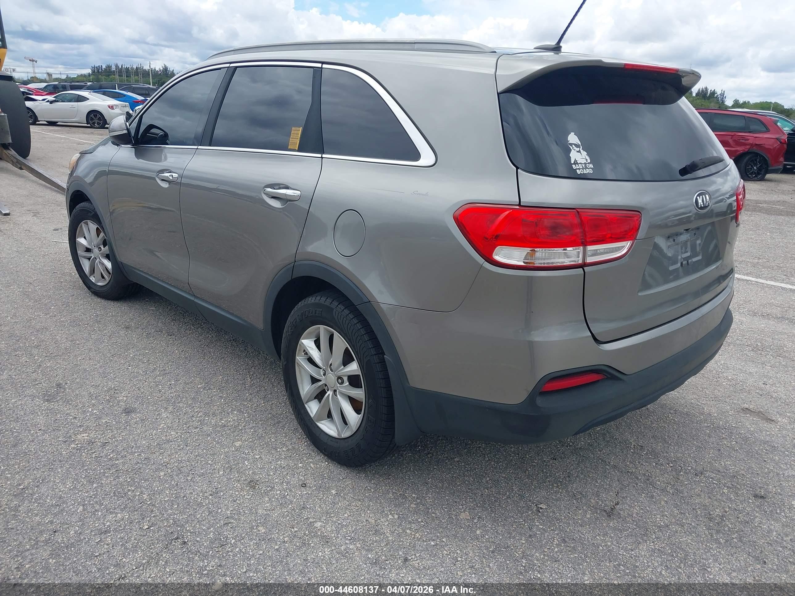 KIA SORENTO image 3