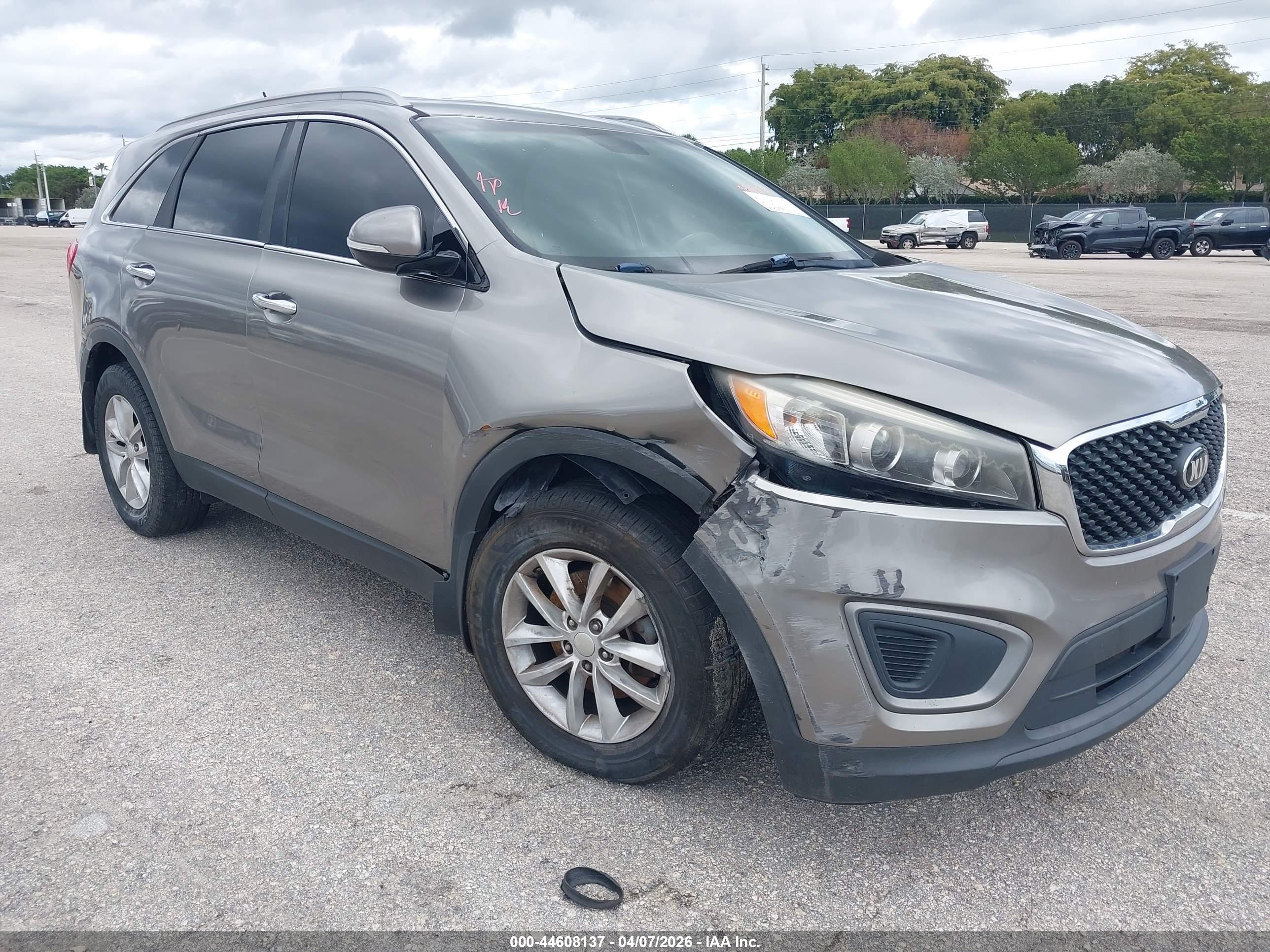KIA SORENTO image 6