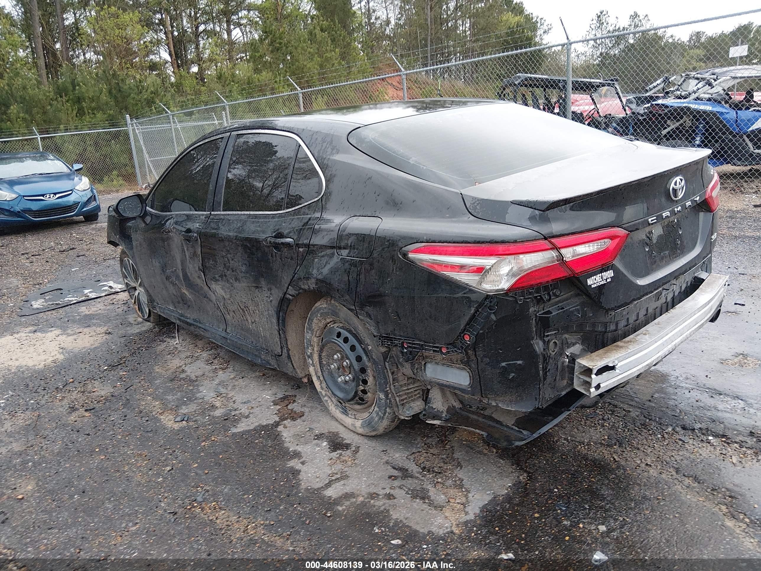 TOYOTA CAMRY image 3