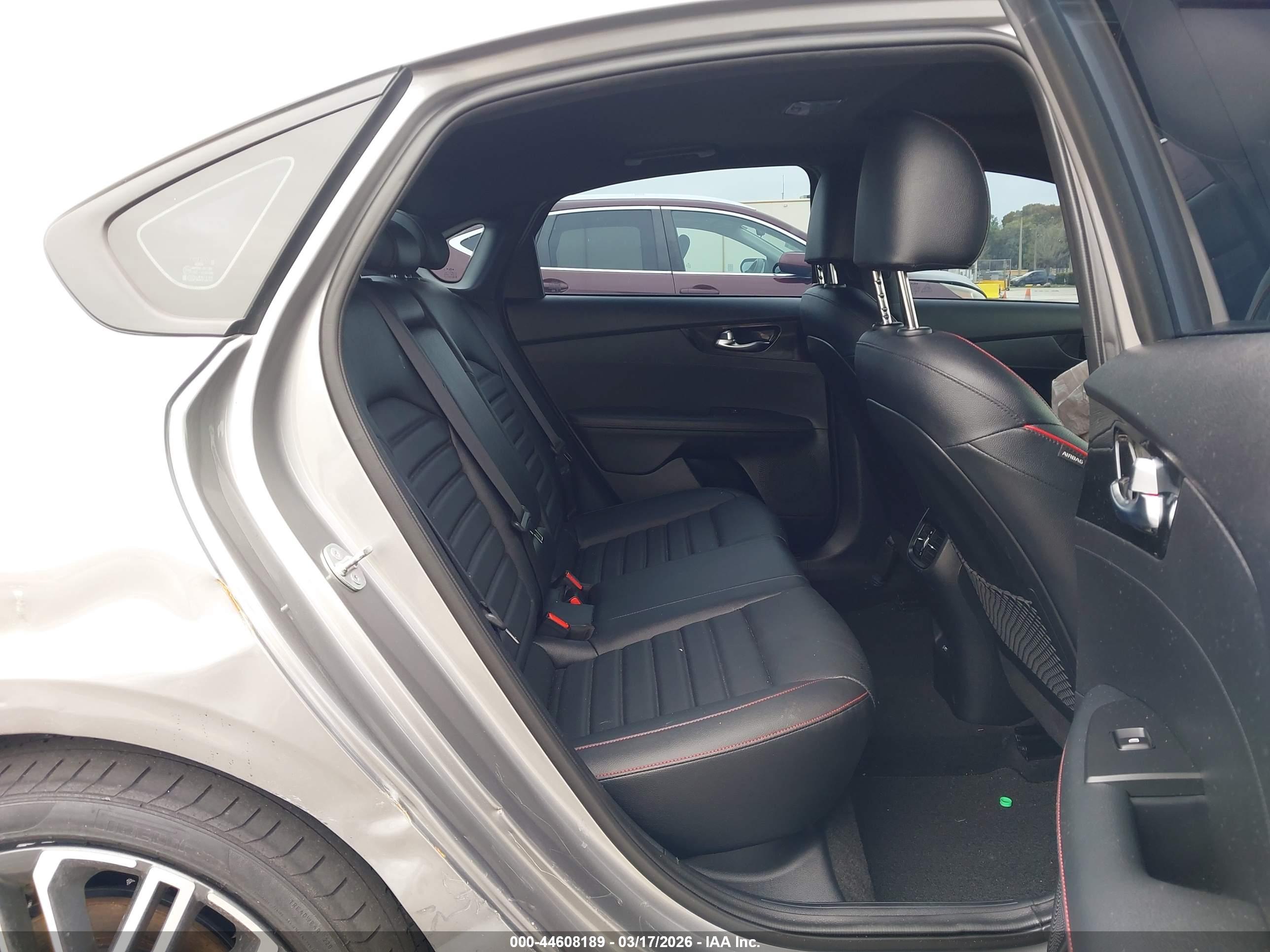KIA FORTE image 8