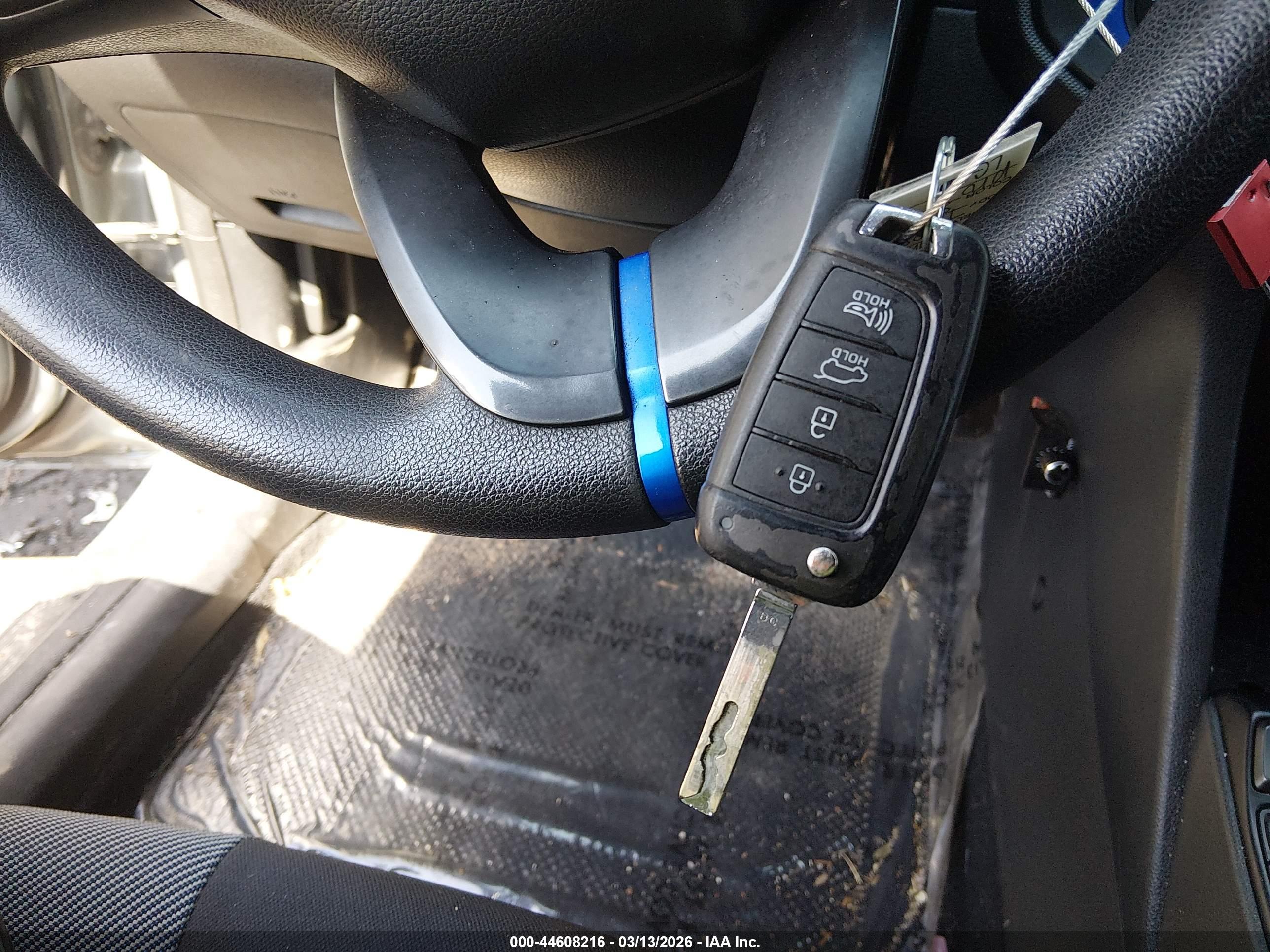 HYUNDAI VELOSTER image 11