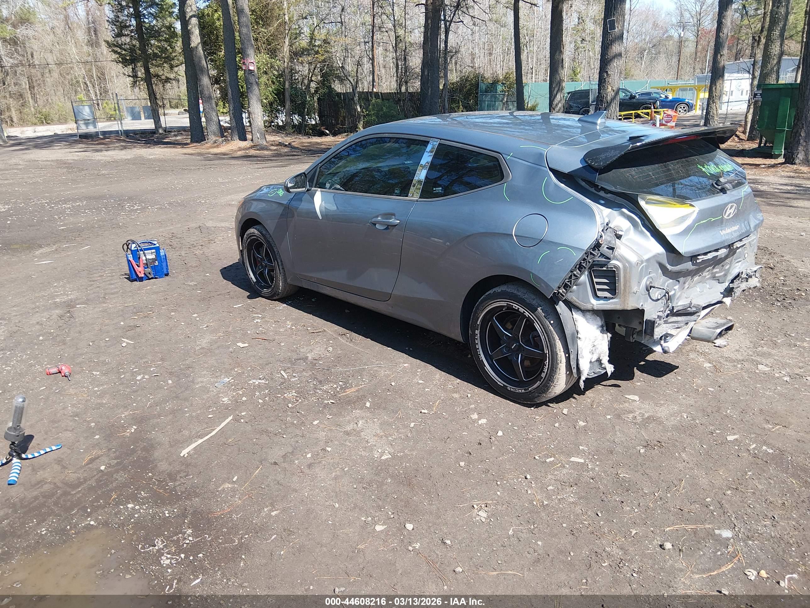HYUNDAI VELOSTER image 3