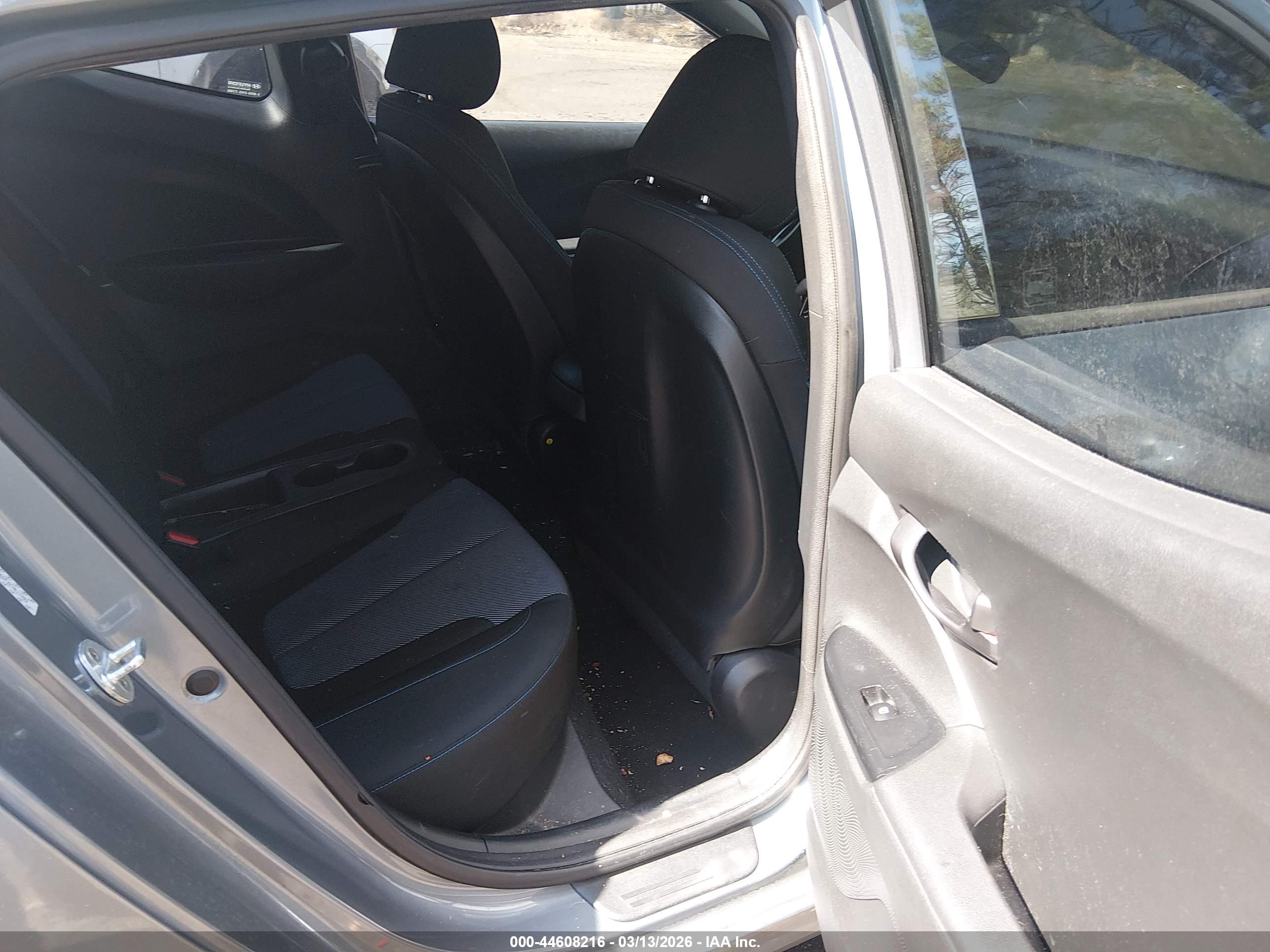 HYUNDAI VELOSTER image 8