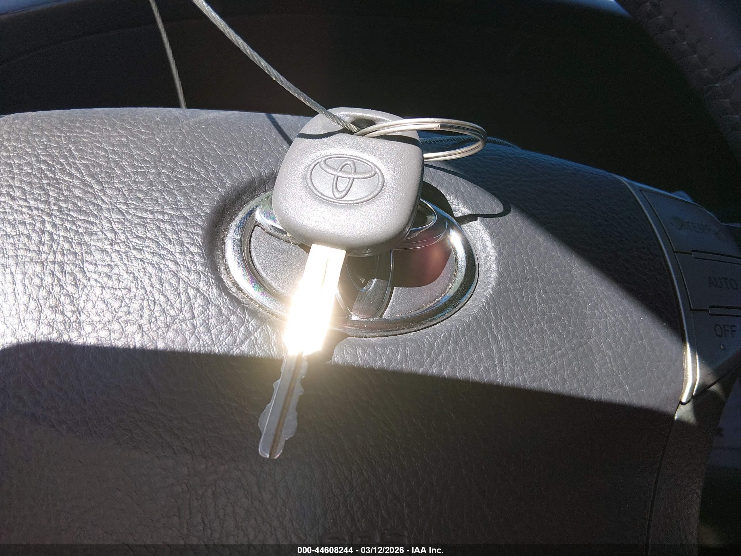 TOYOTA AVALON image 11