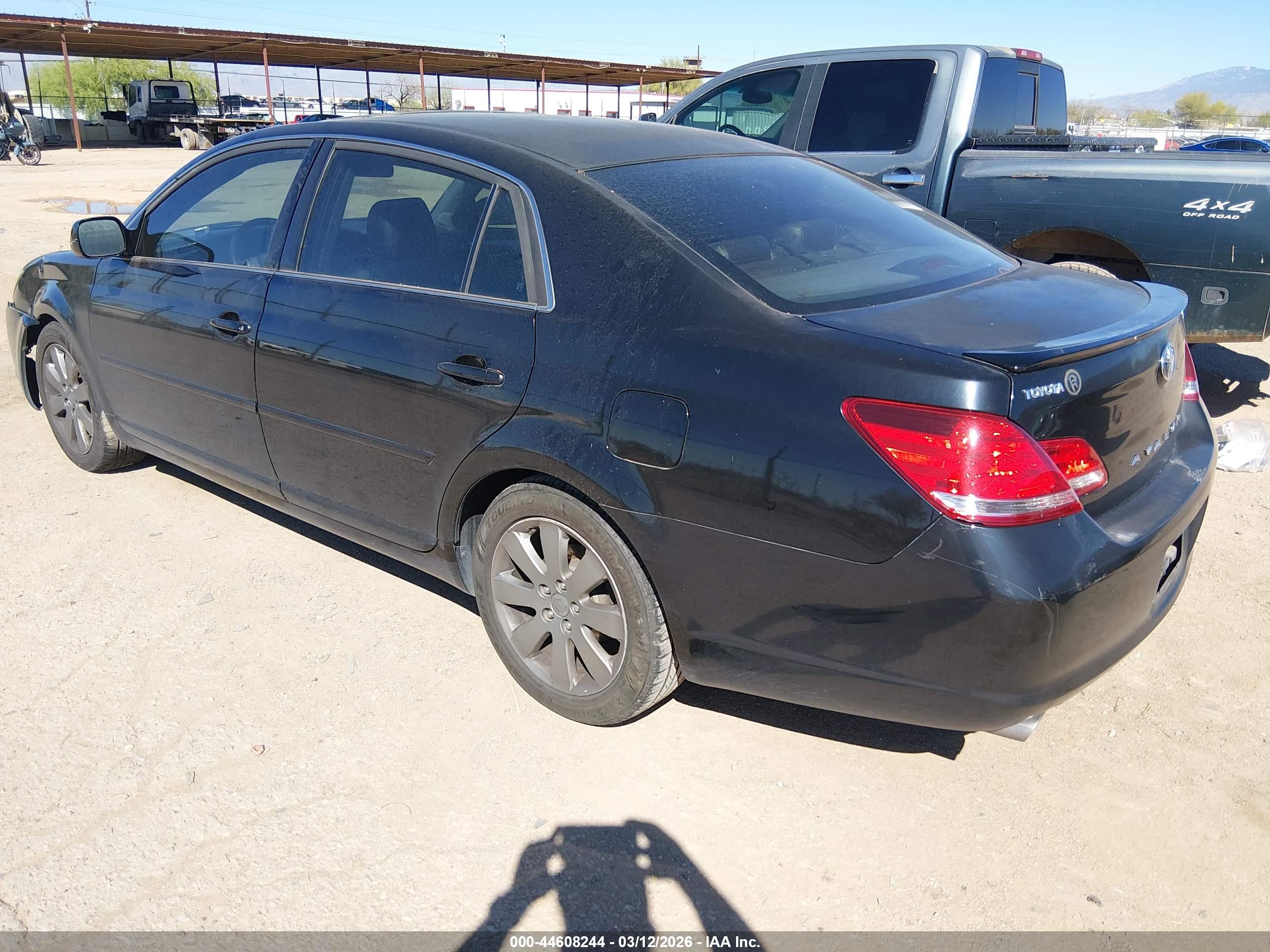 TOYOTA AVALON image 3