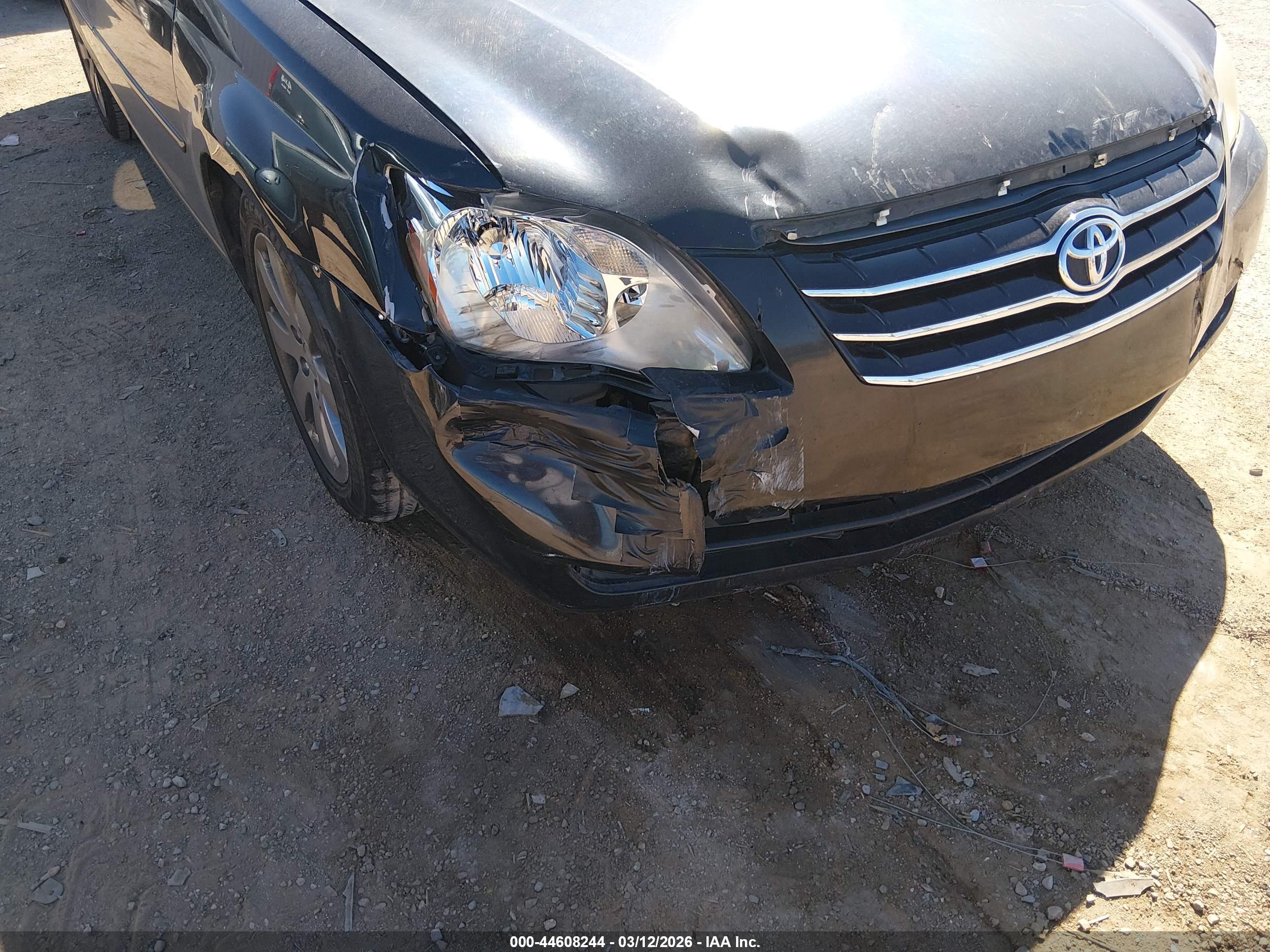 TOYOTA AVALON image 6