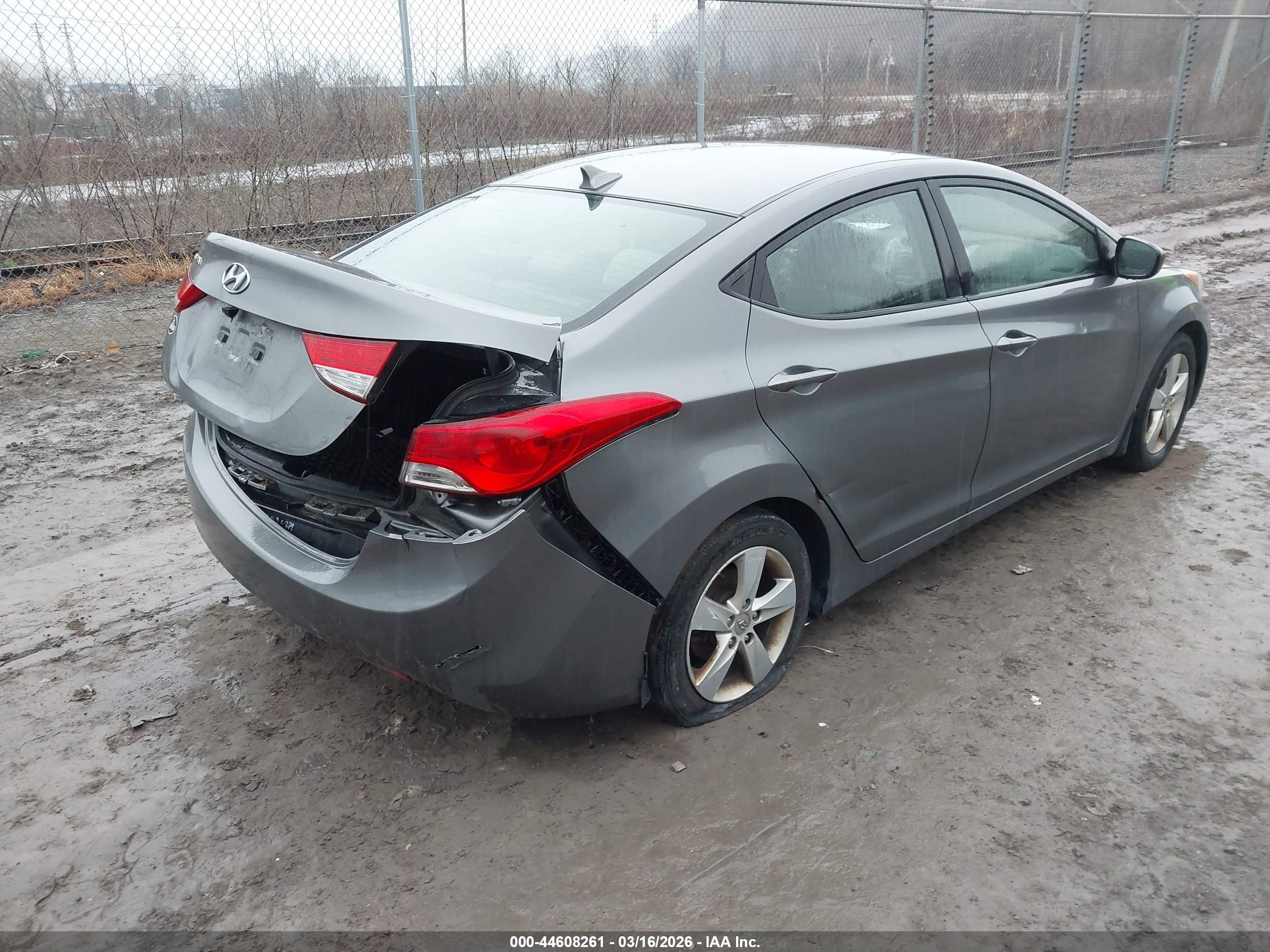 HYUNDAI ELANTRA image 4