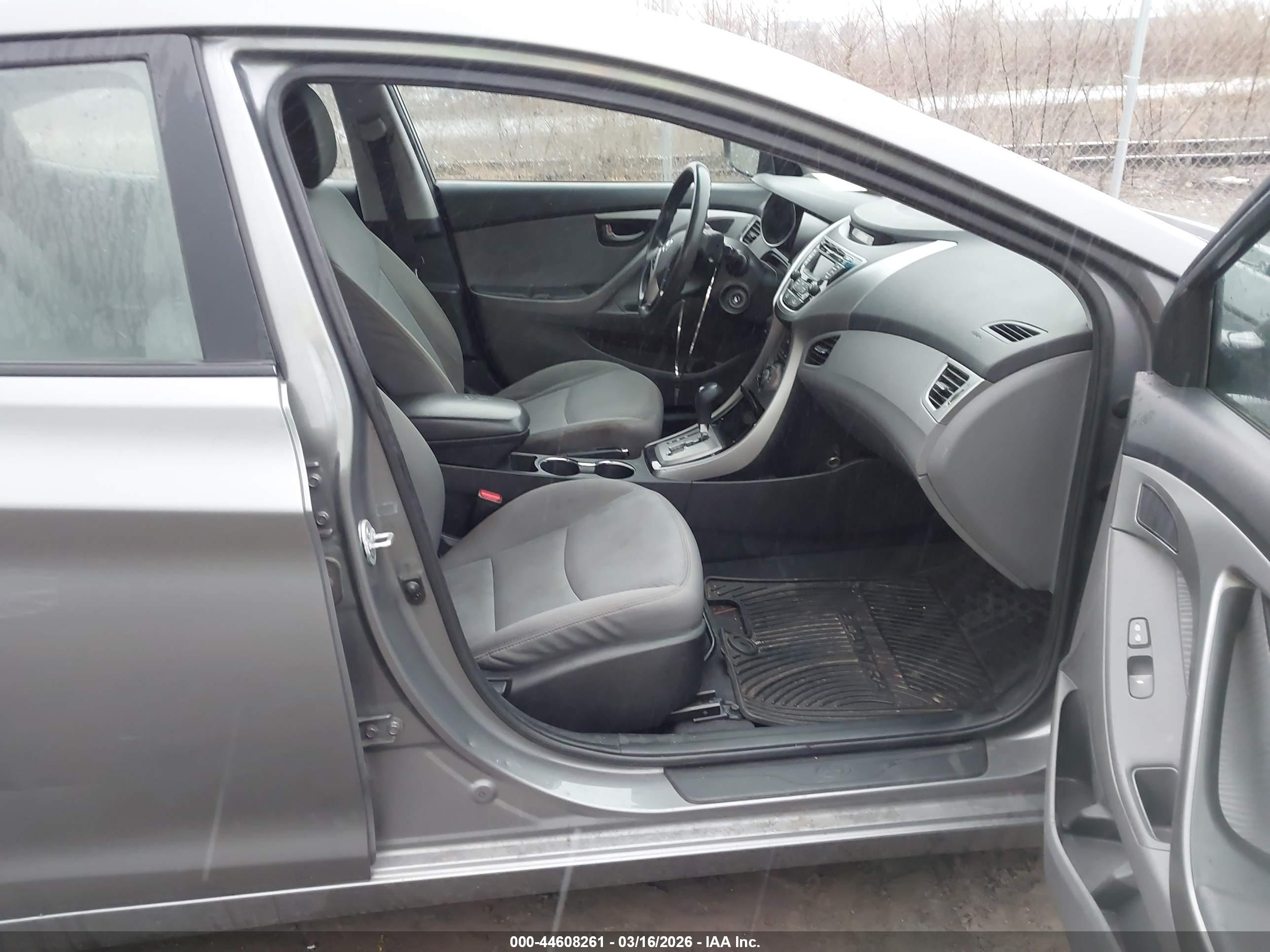 HYUNDAI ELANTRA image 5