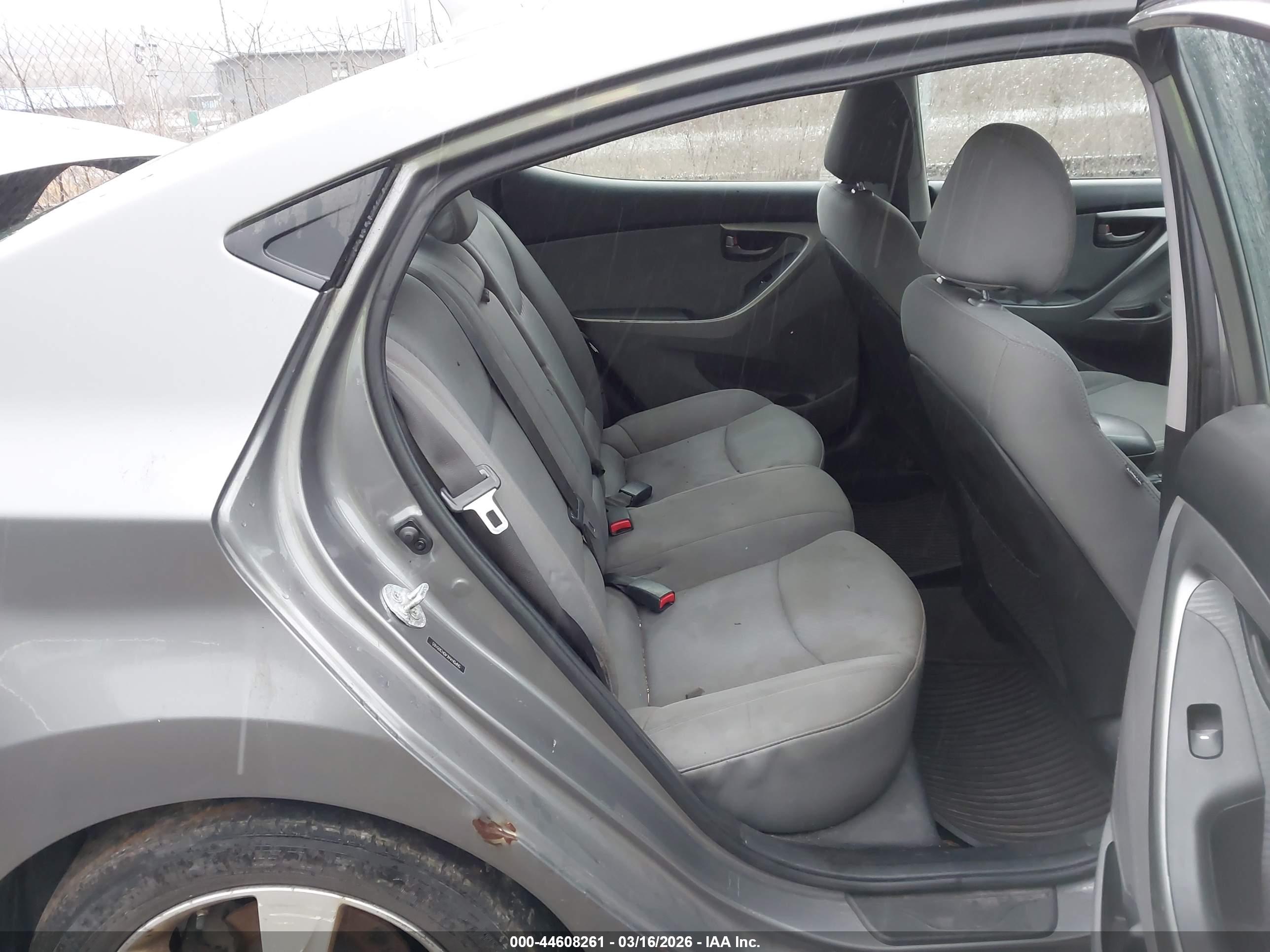 HYUNDAI ELANTRA image 8