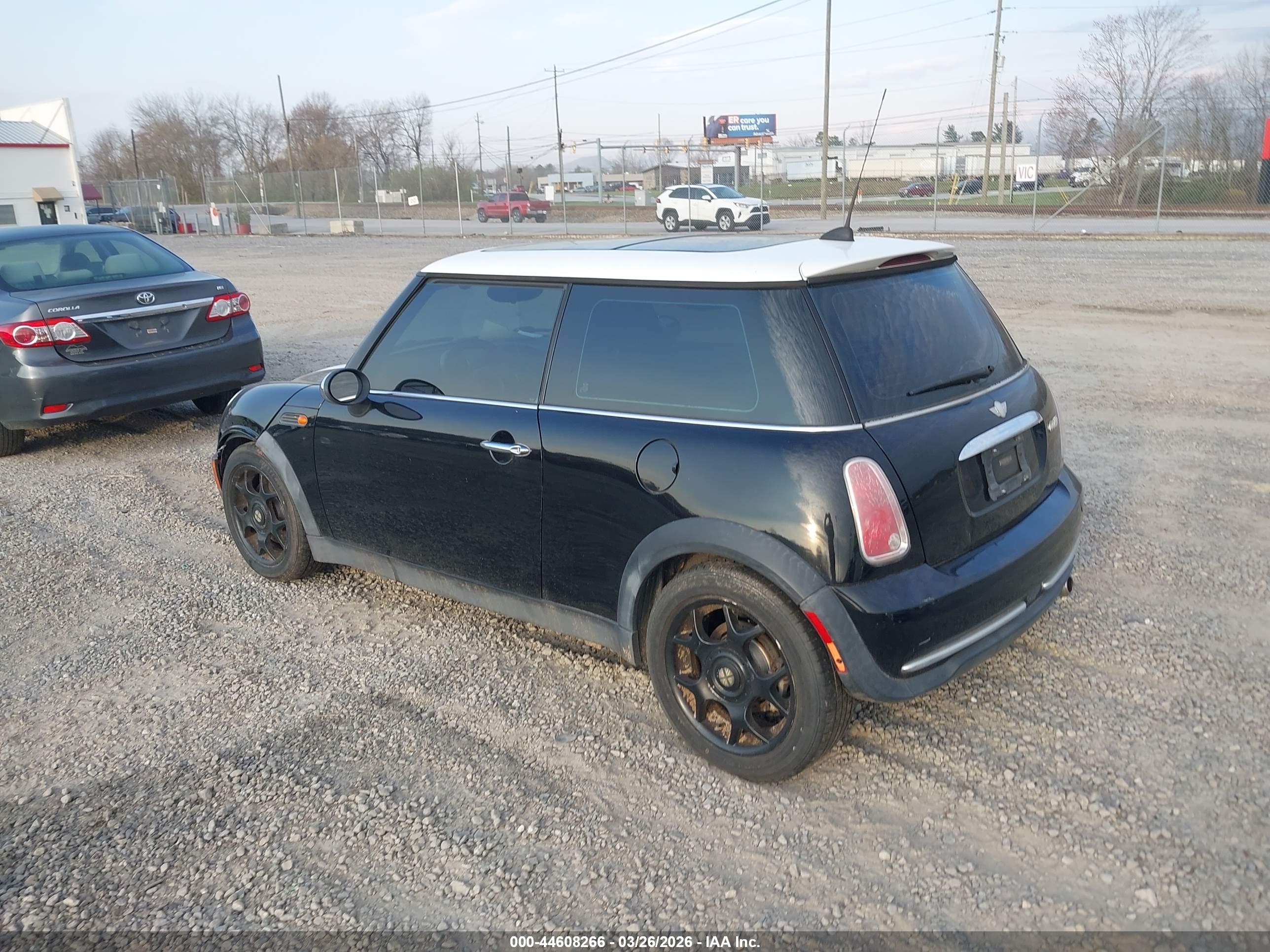 MINI COOPER image 3