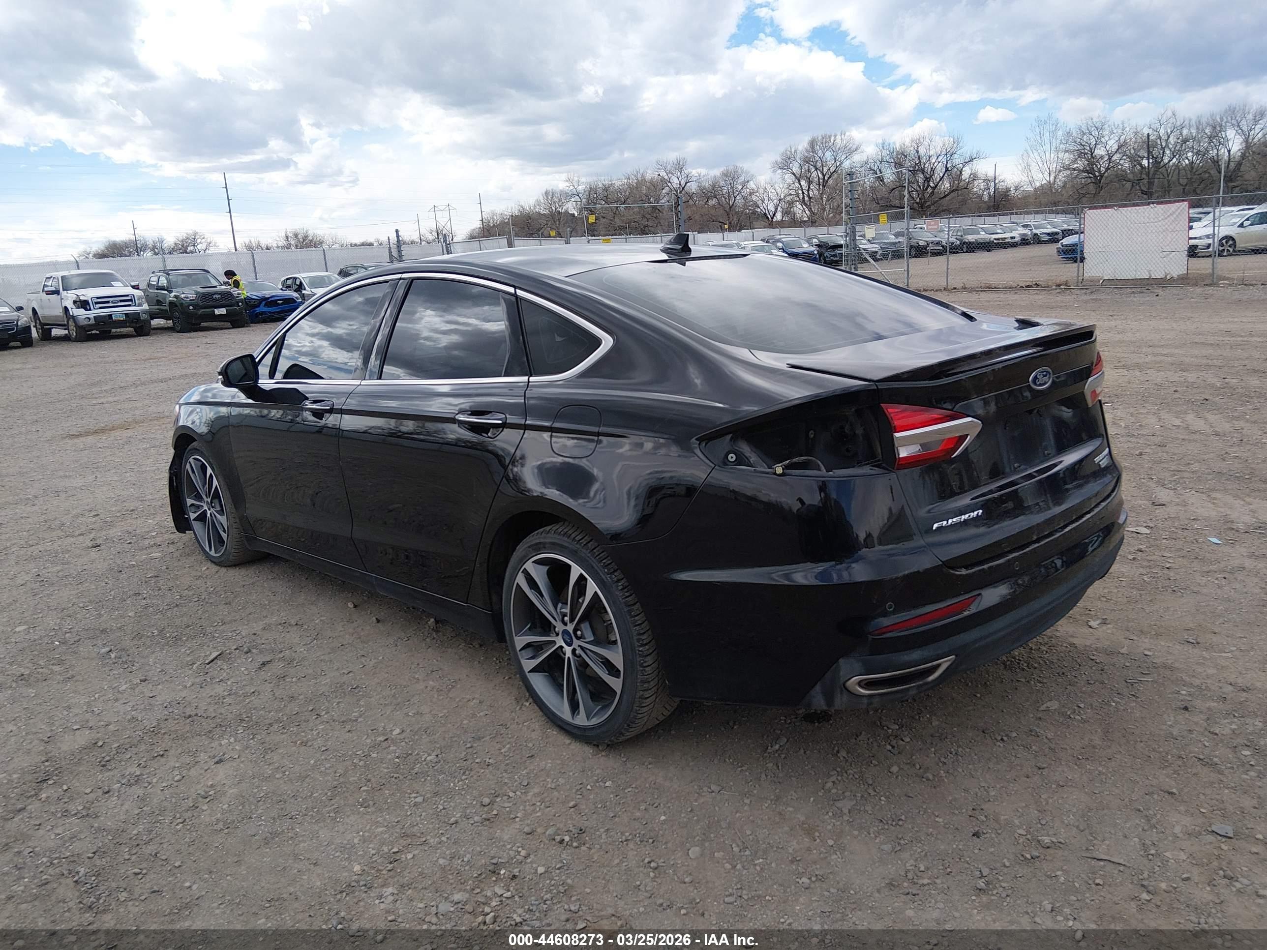 FORD FUSION image 3