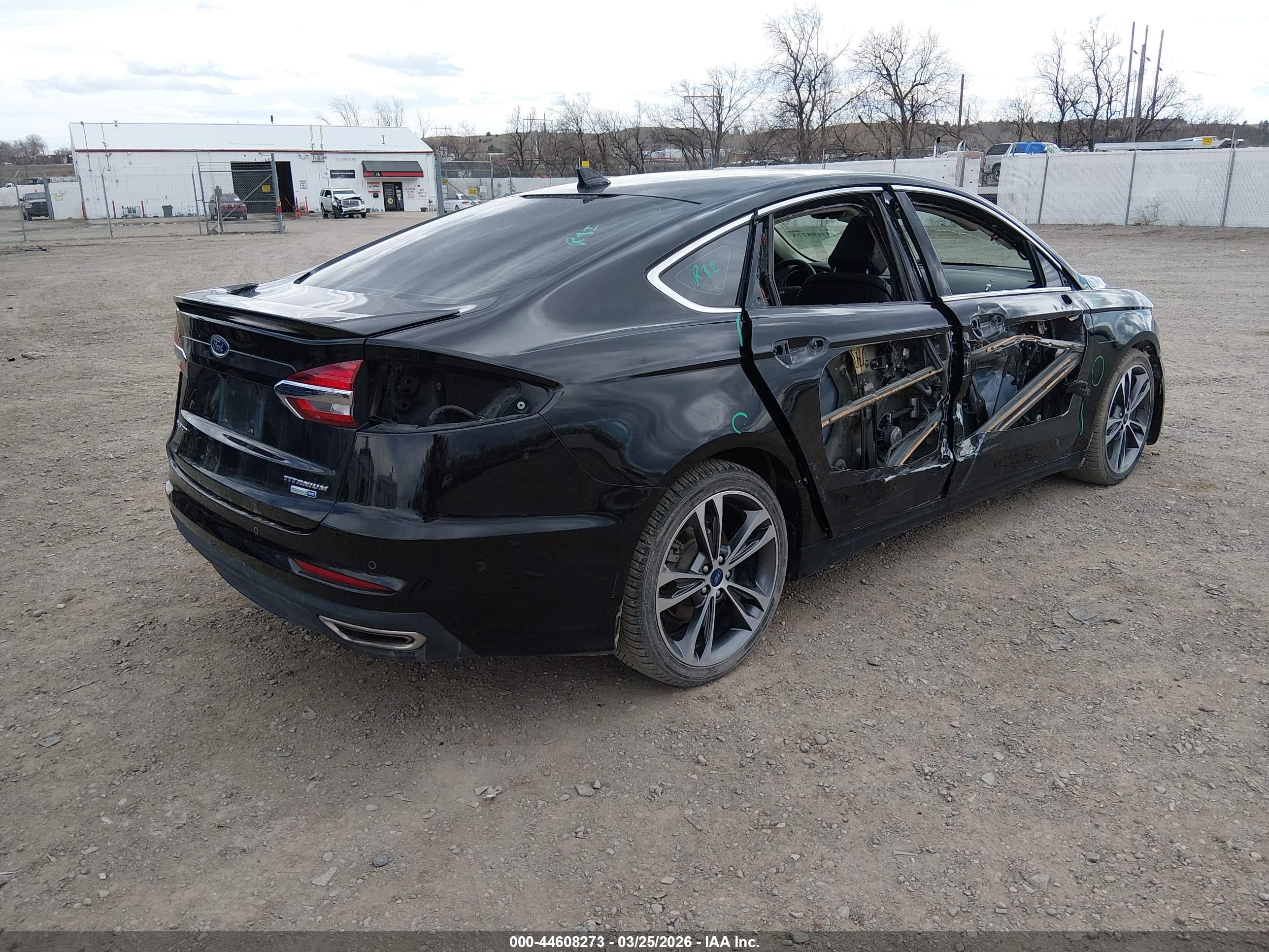 FORD FUSION image 4