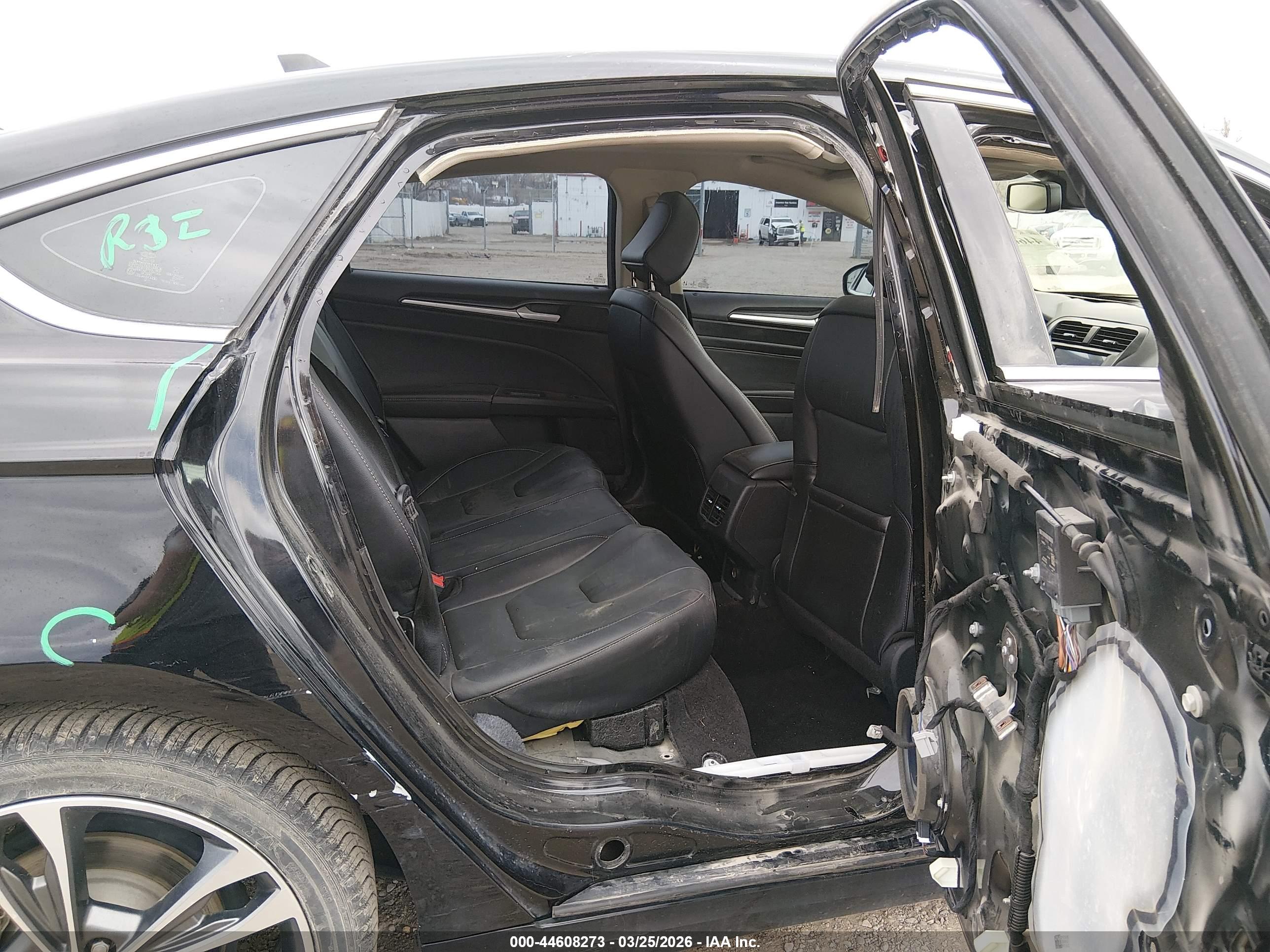 FORD FUSION image 8