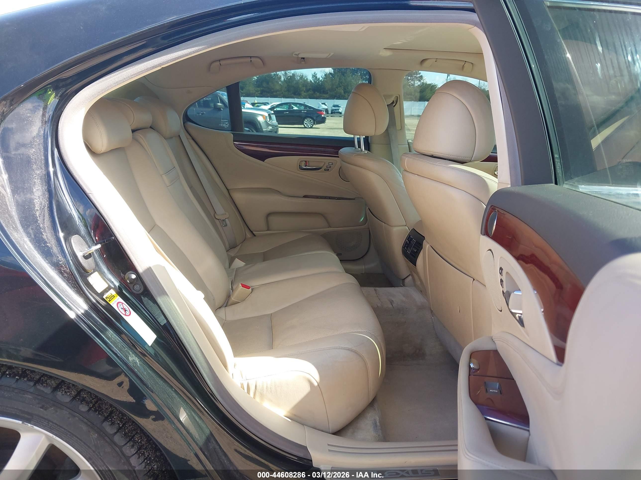 LEXUS LS image 8
