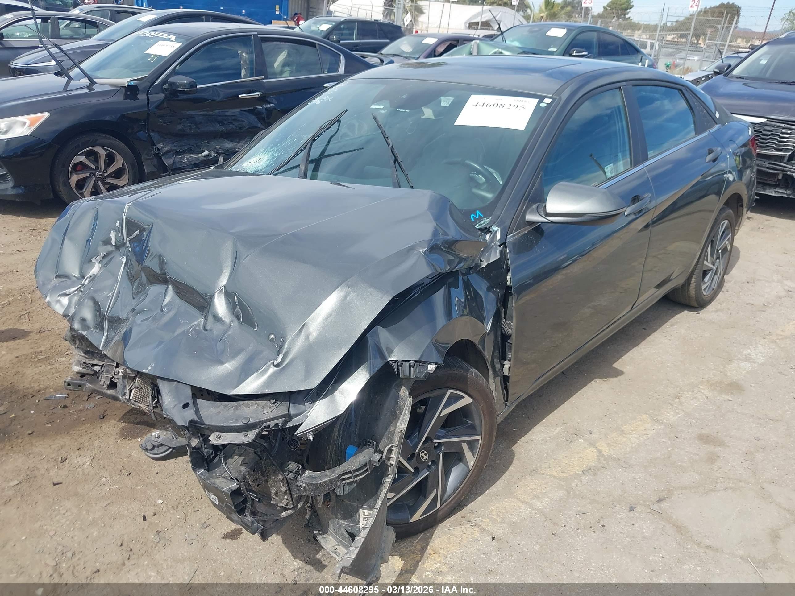 HYUNDAI ELANTRA image 2