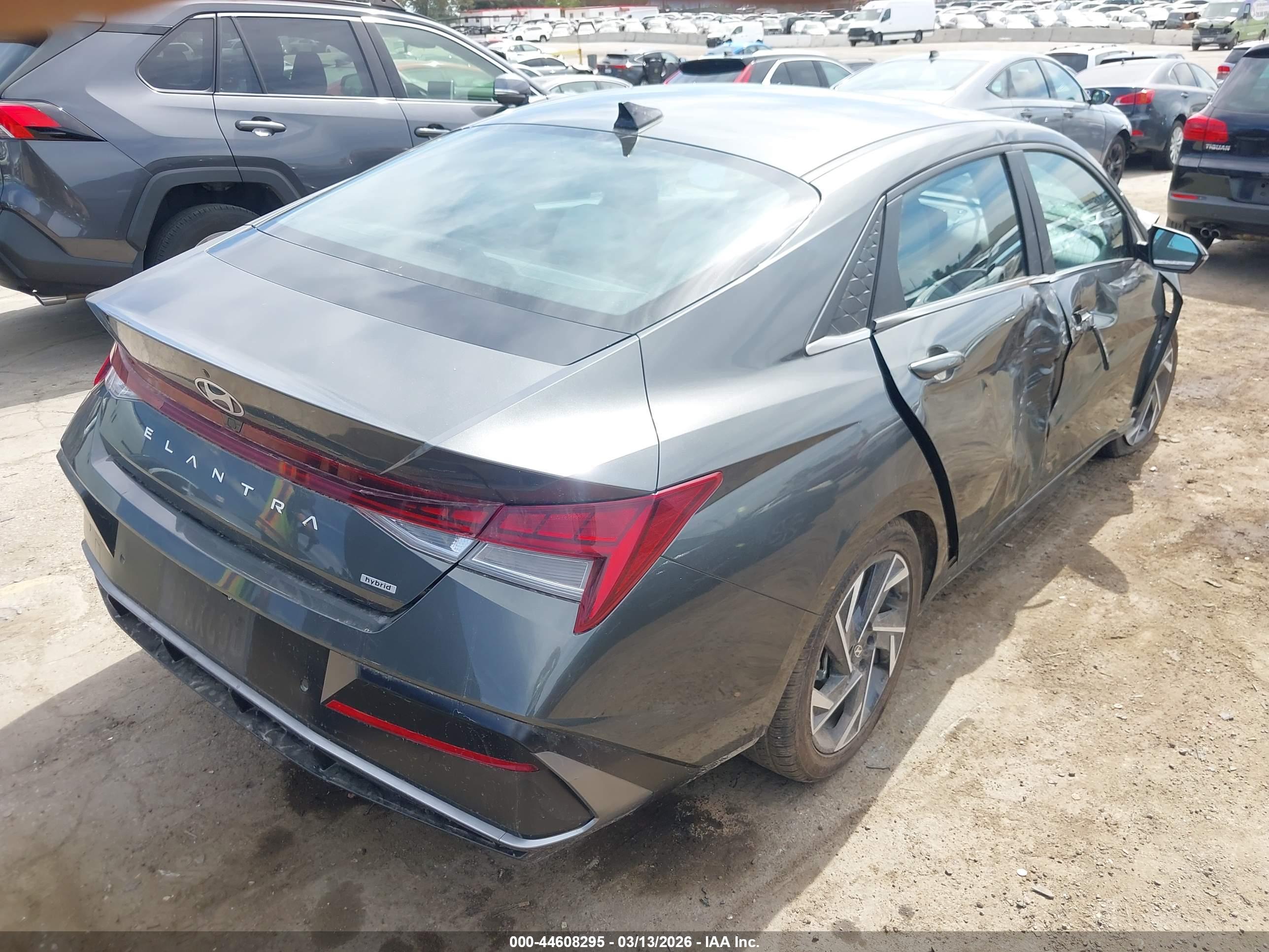 HYUNDAI ELANTRA image 4