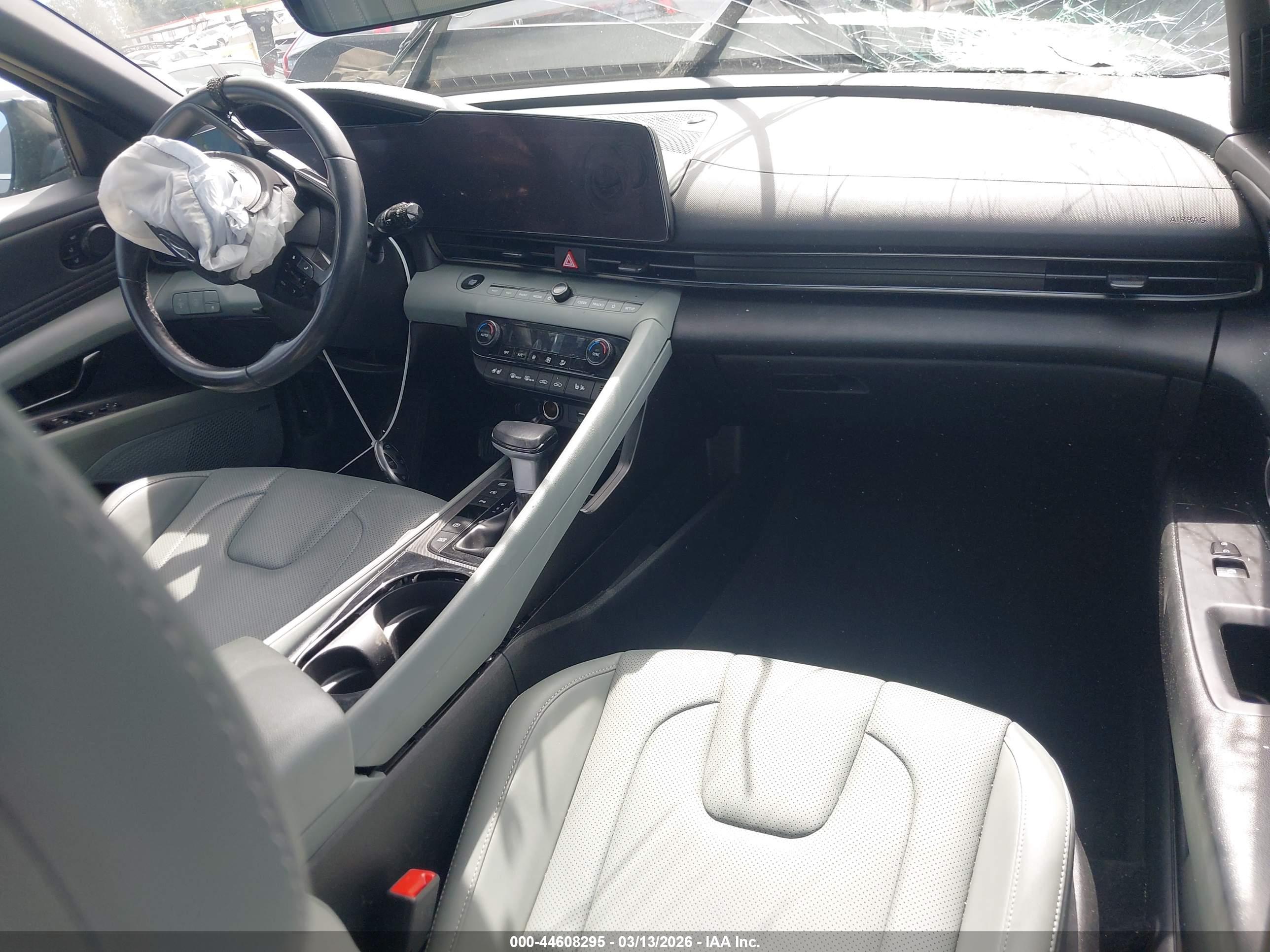 HYUNDAI ELANTRA image 5