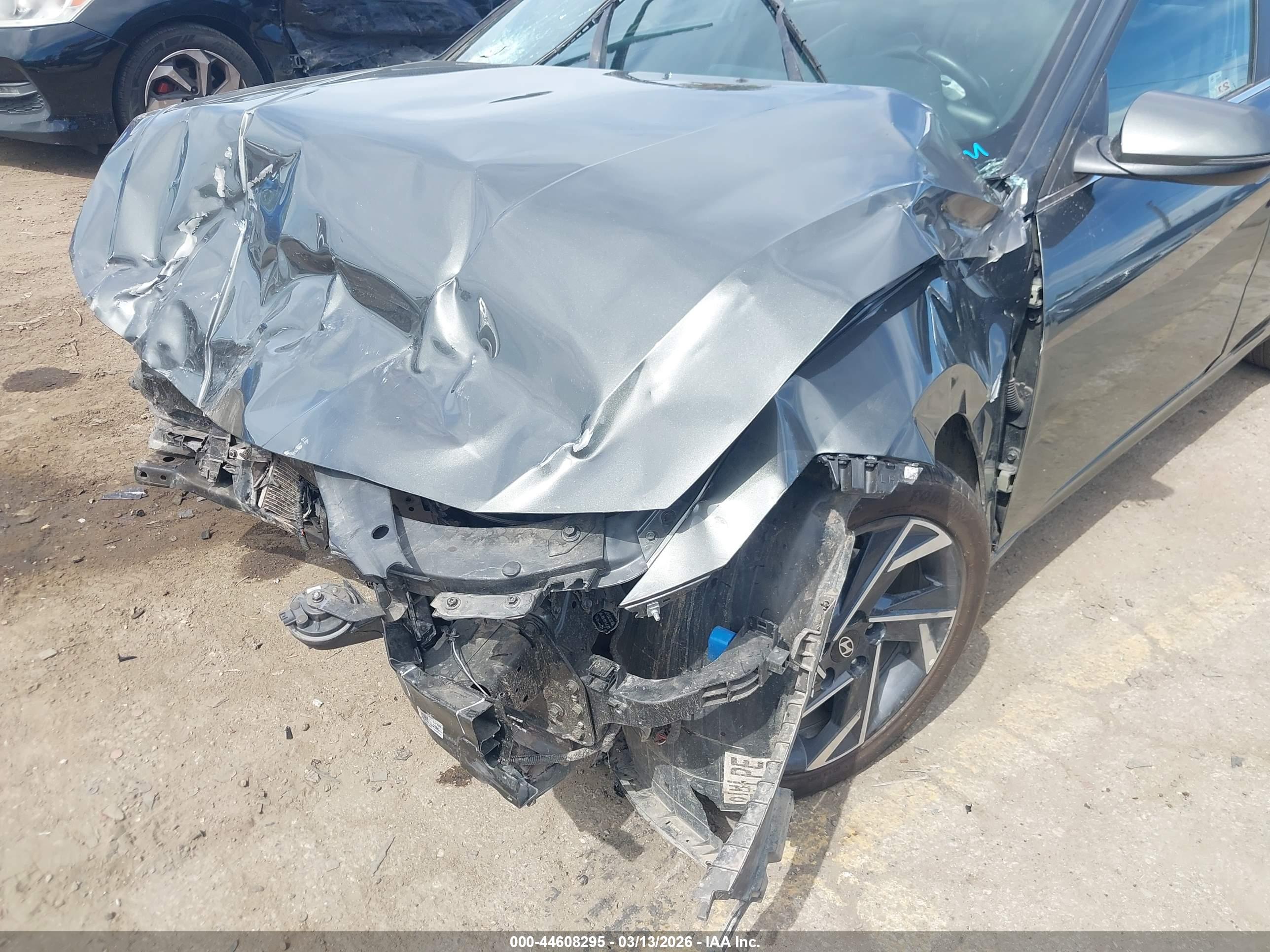 HYUNDAI ELANTRA image 6