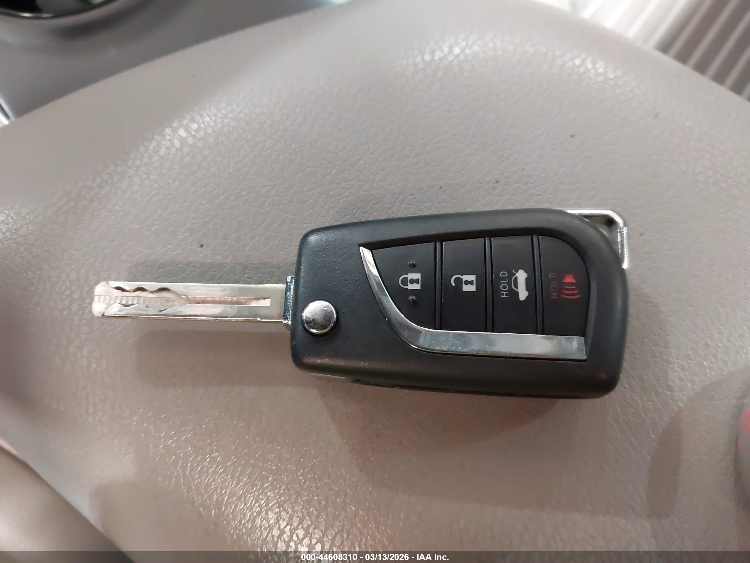 TOYOTA CAMRY image 11