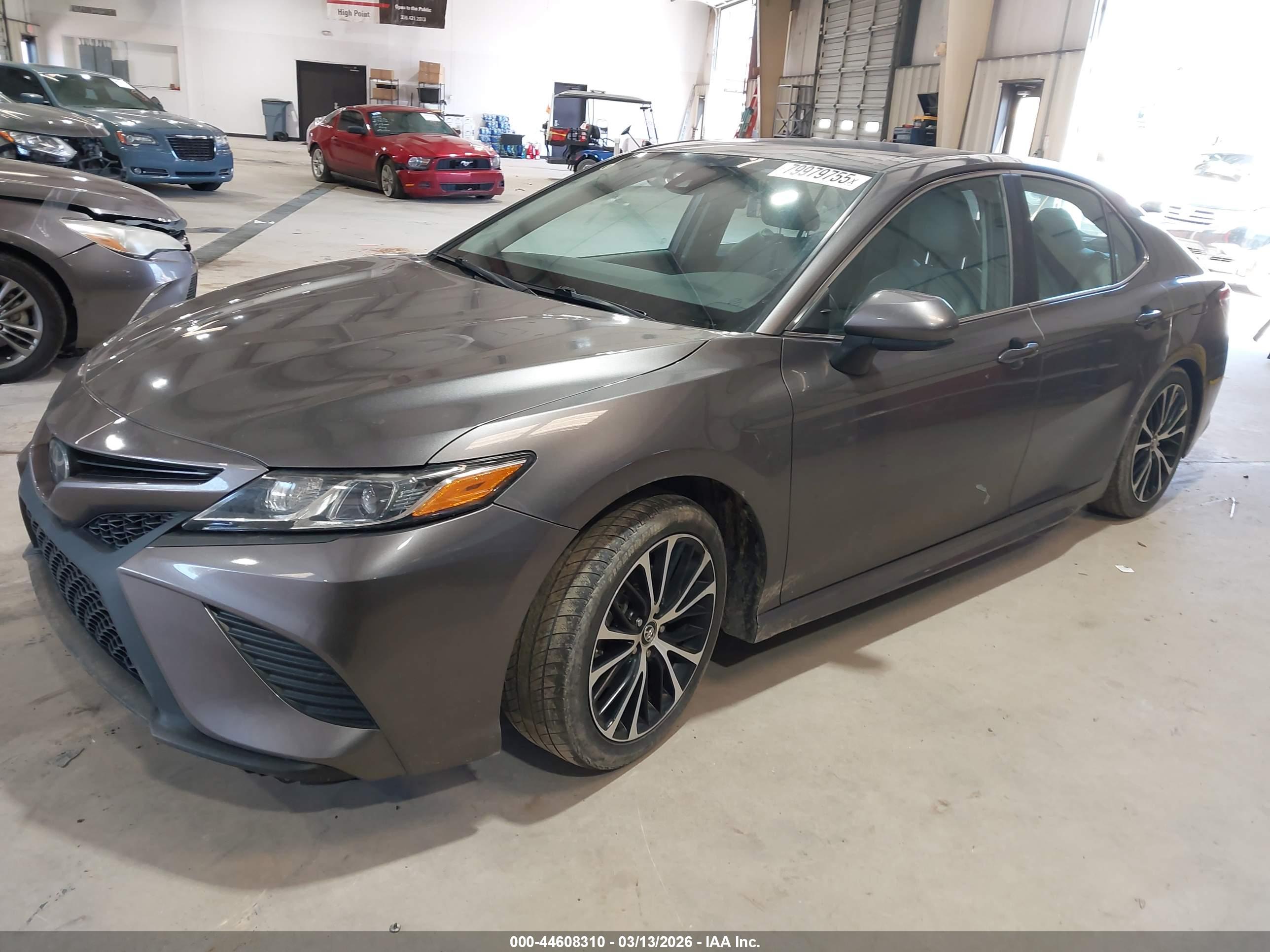 TOYOTA CAMRY image 2