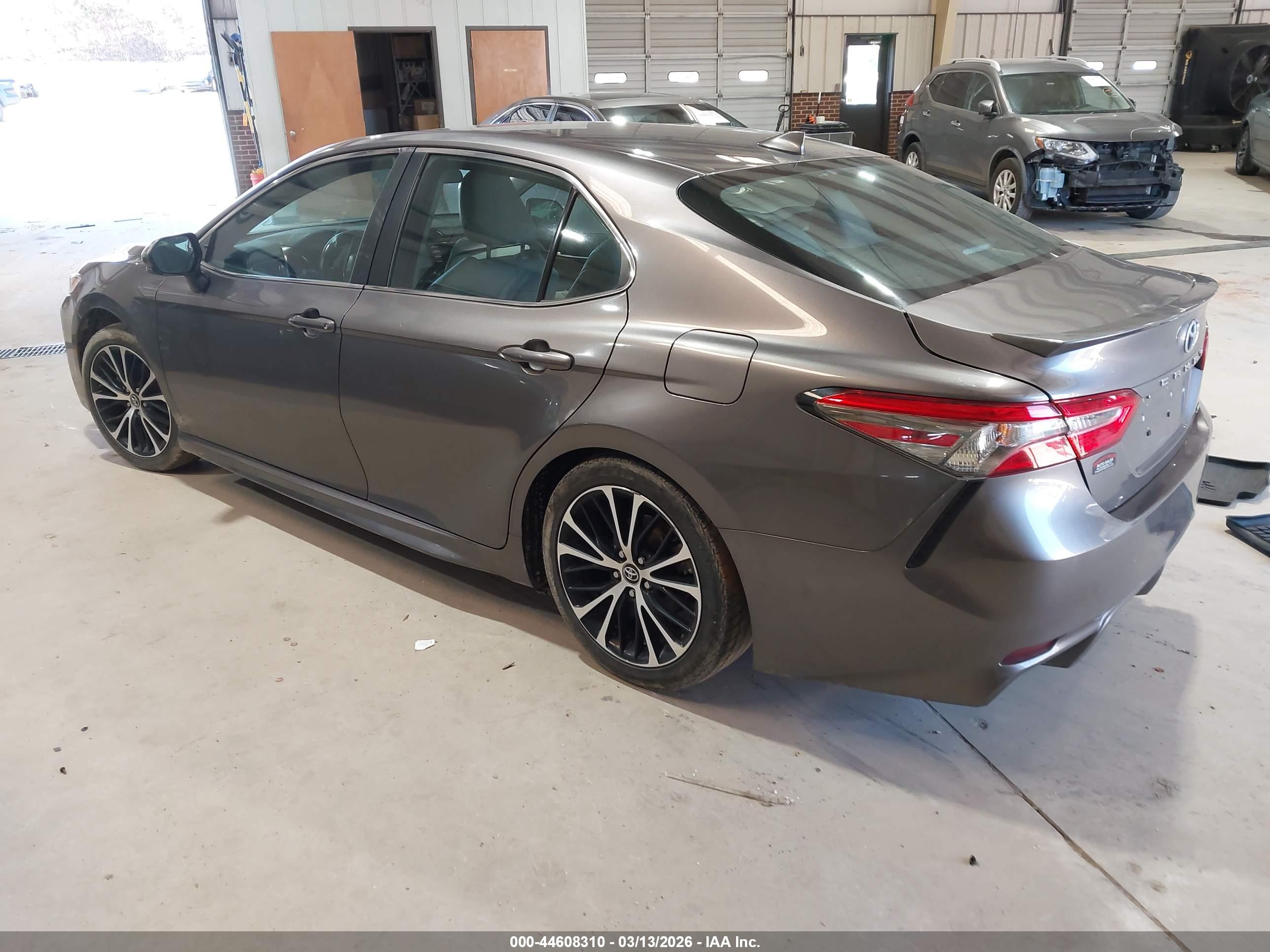 TOYOTA CAMRY image 3