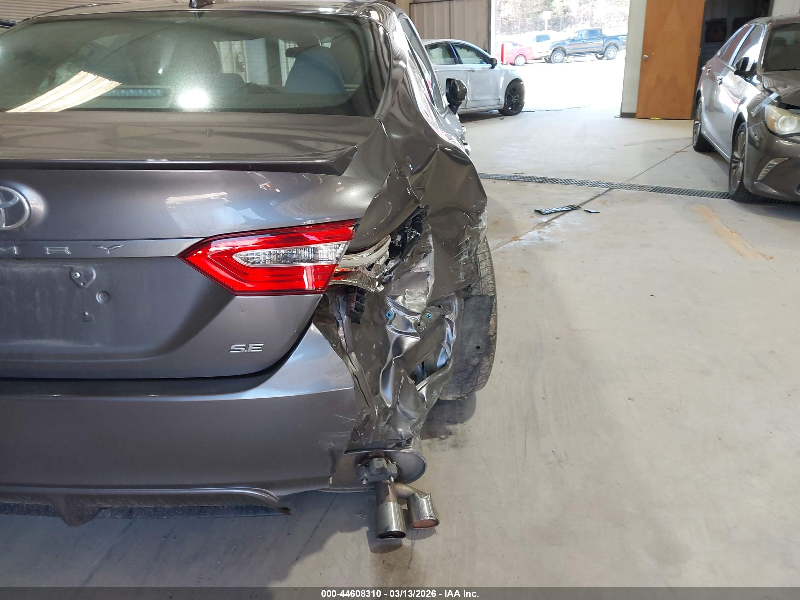 TOYOTA CAMRY image 6