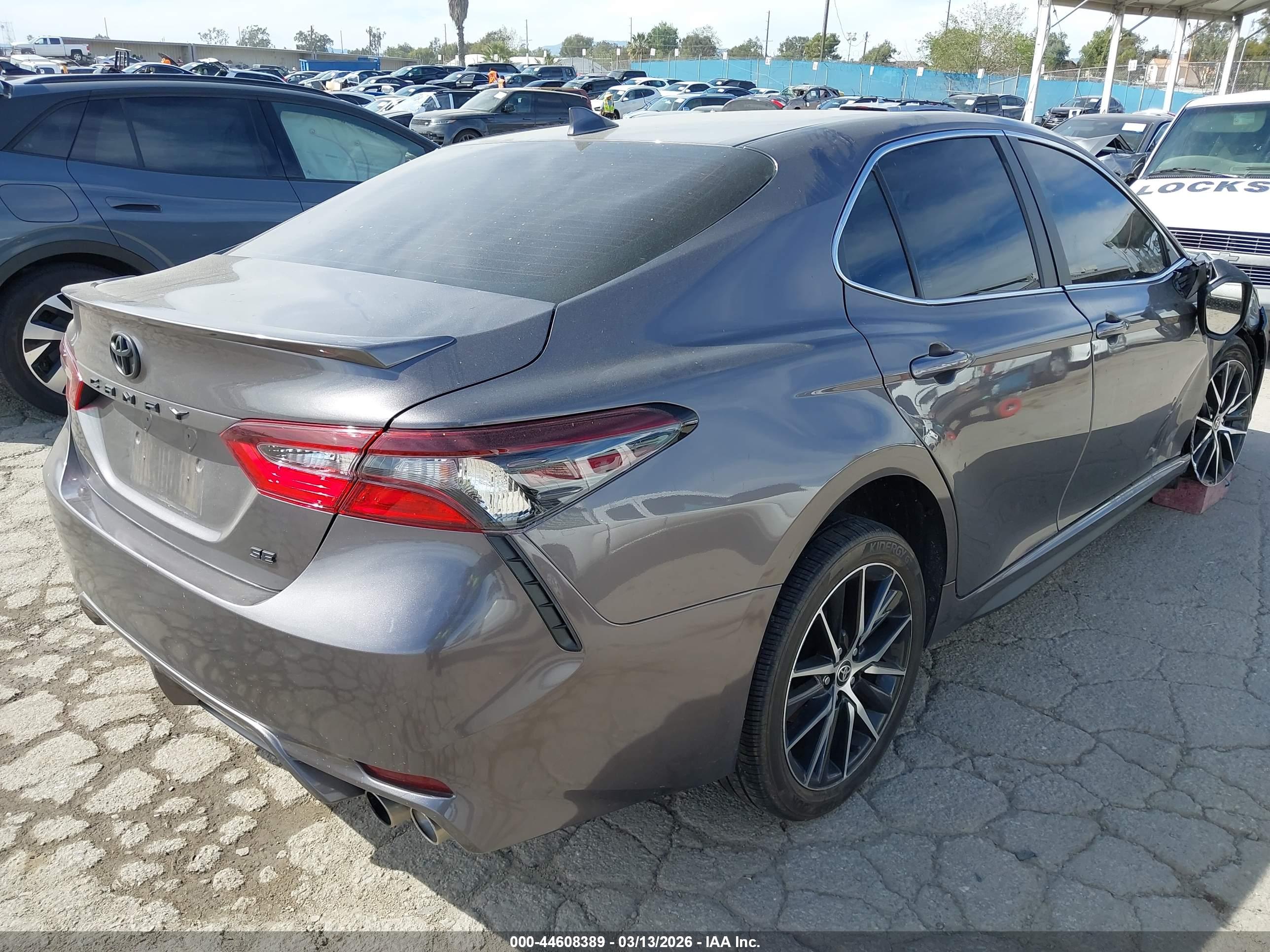TOYOTA CAMRY image 4