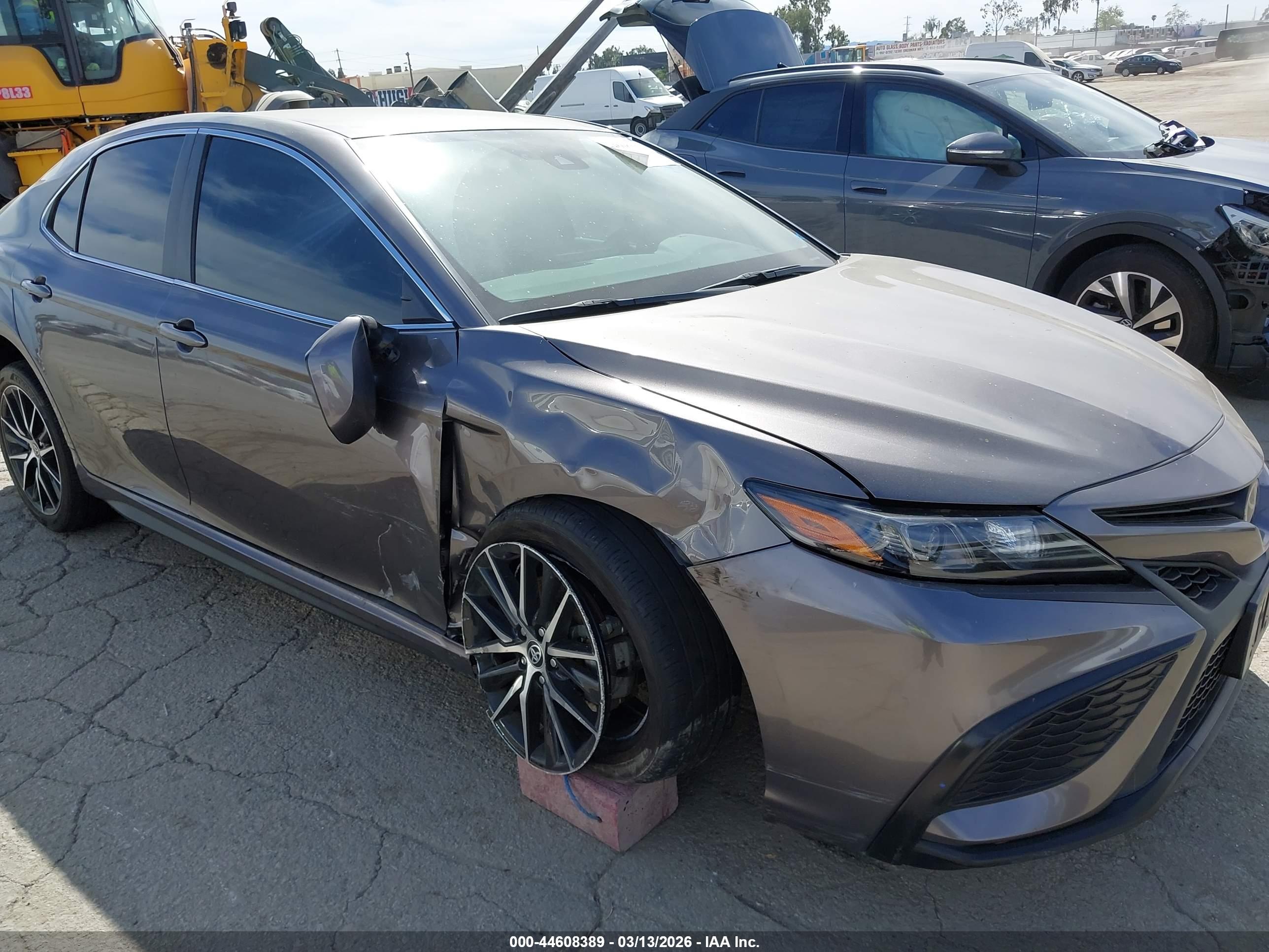 TOYOTA CAMRY image 6