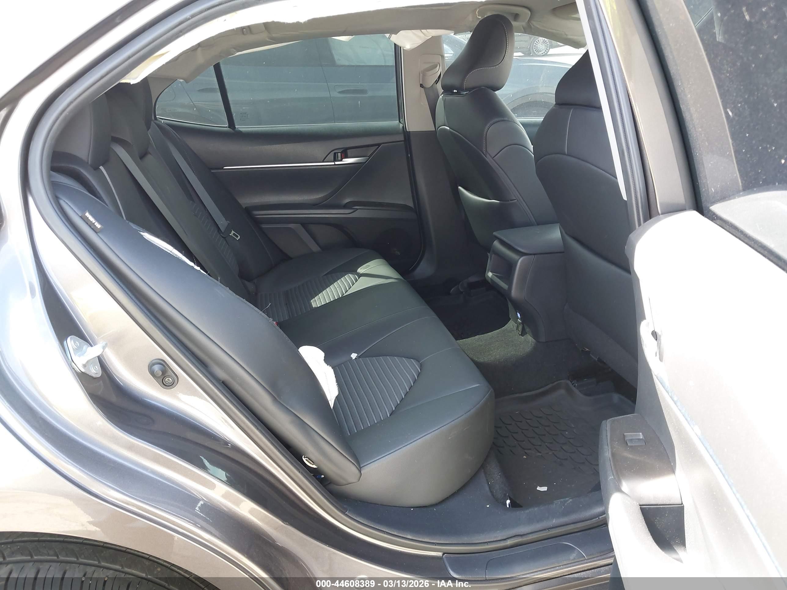TOYOTA CAMRY image 8
