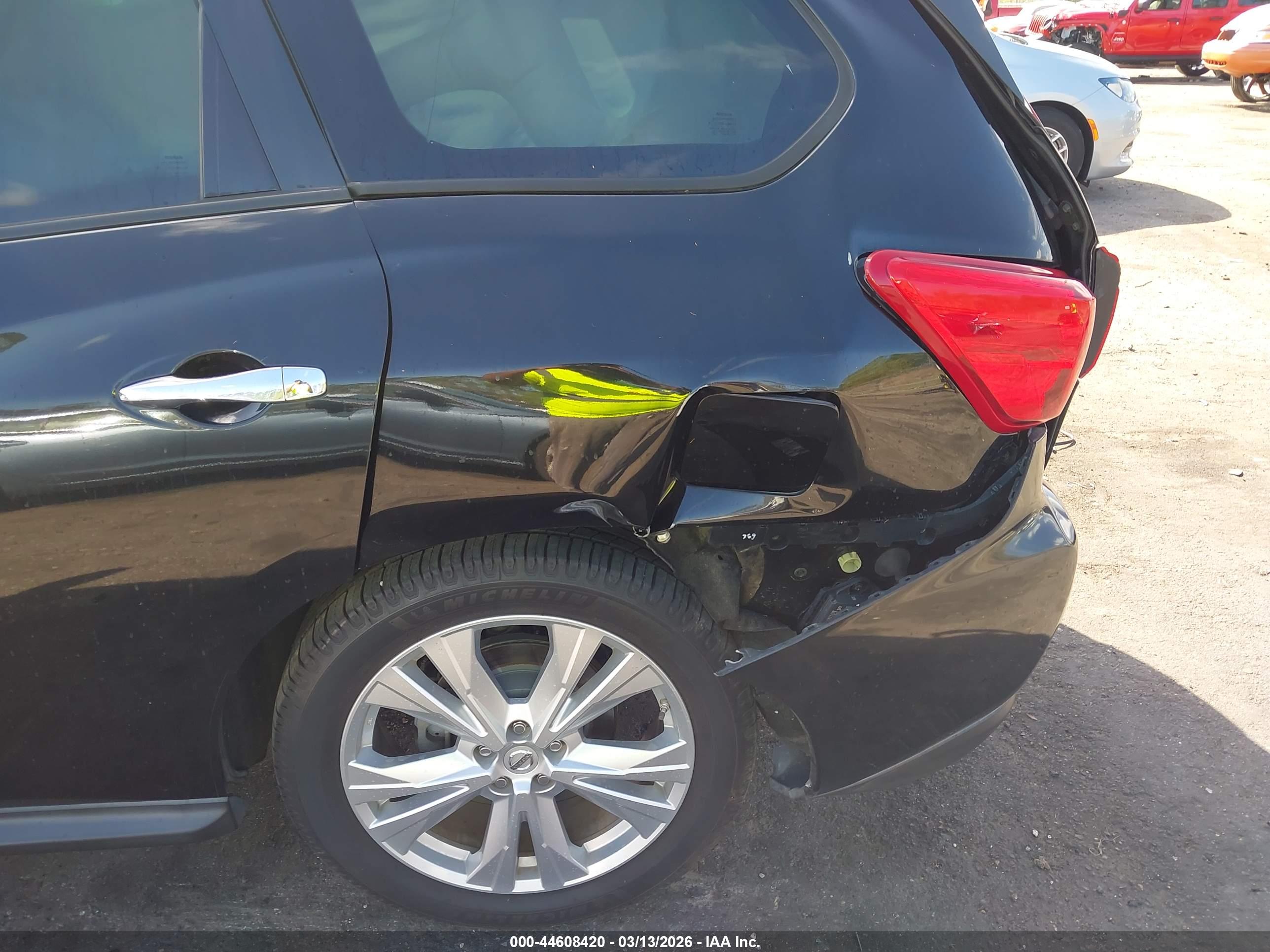 NISSAN PATHFINDER image 6