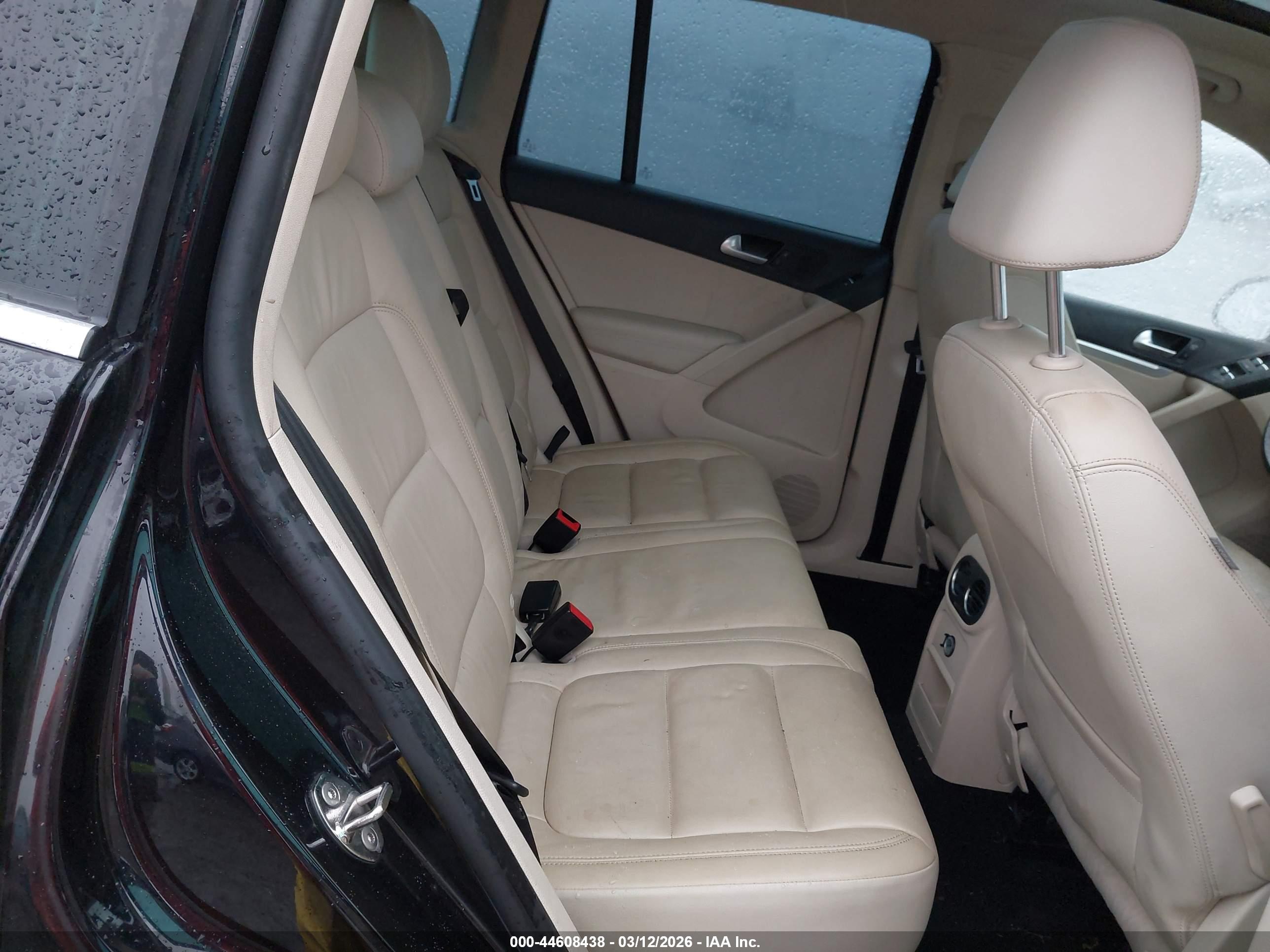VOLKSWAGEN TIGUAN image 8