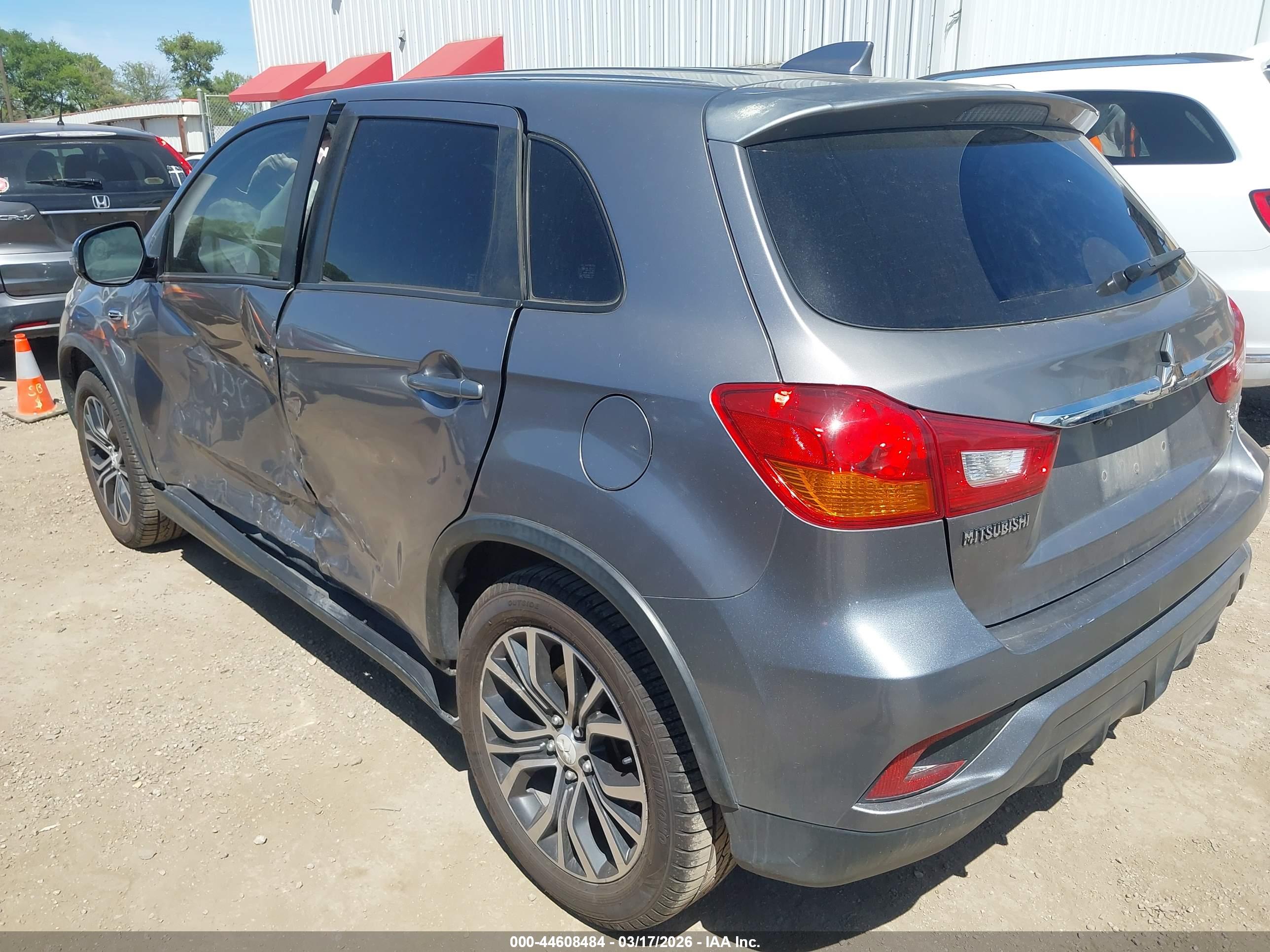 MITSUBISHI OUTLANDER image 3