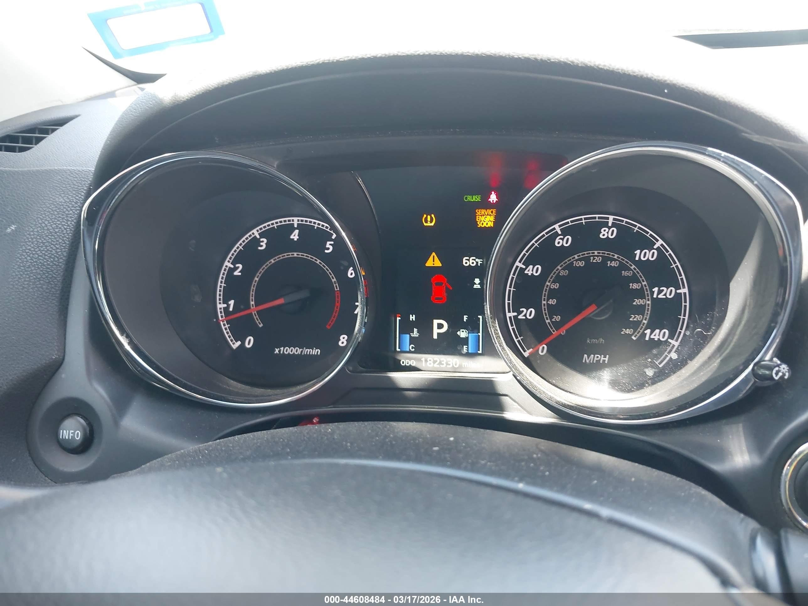 MITSUBISHI OUTLANDER image 7