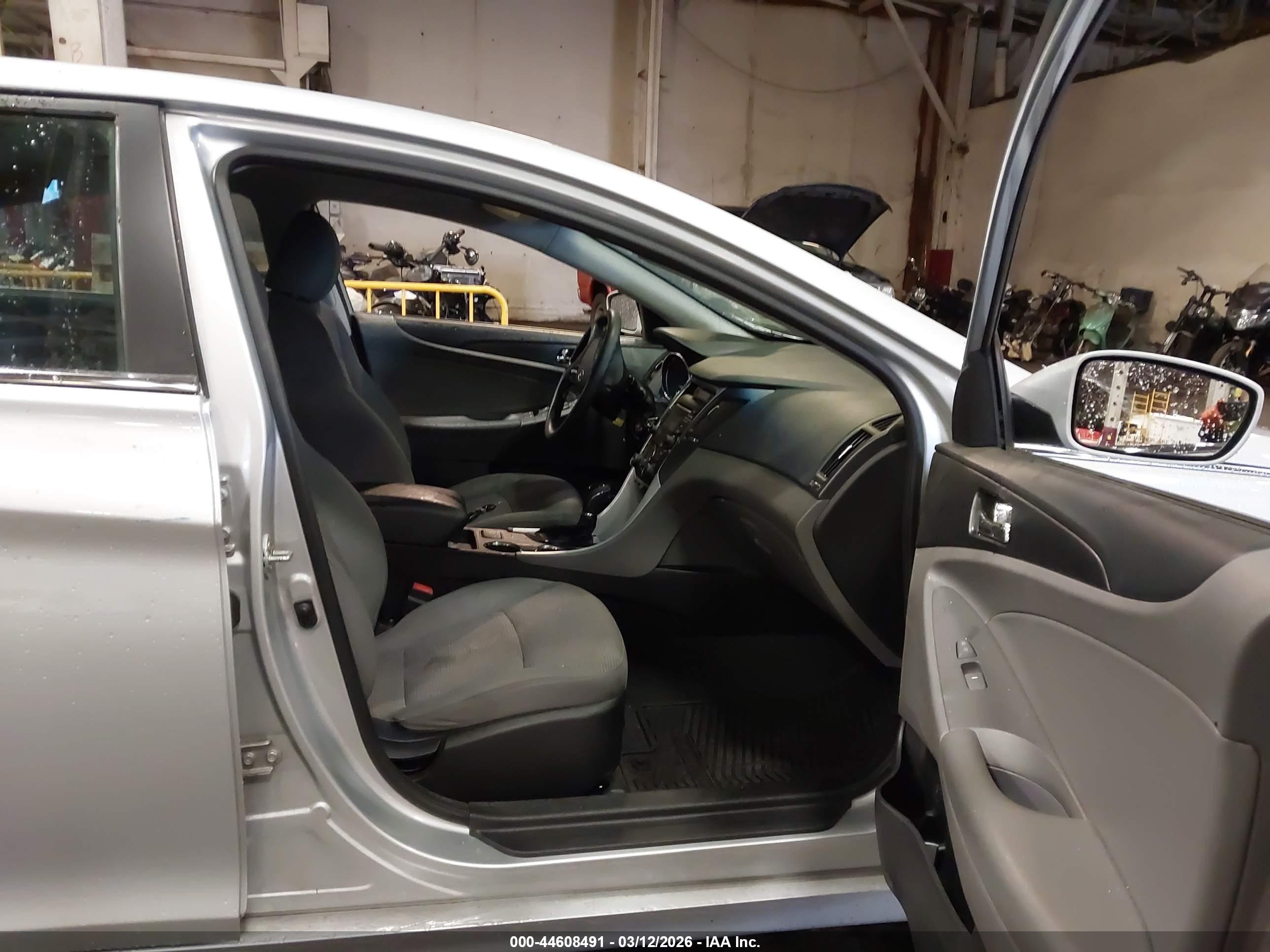 HYUNDAI SONATA image 5