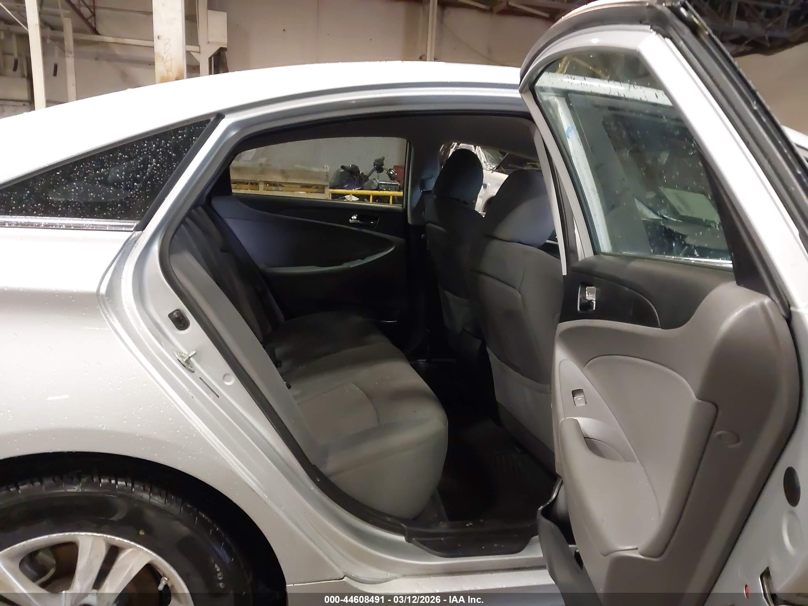 HYUNDAI SONATA image 8