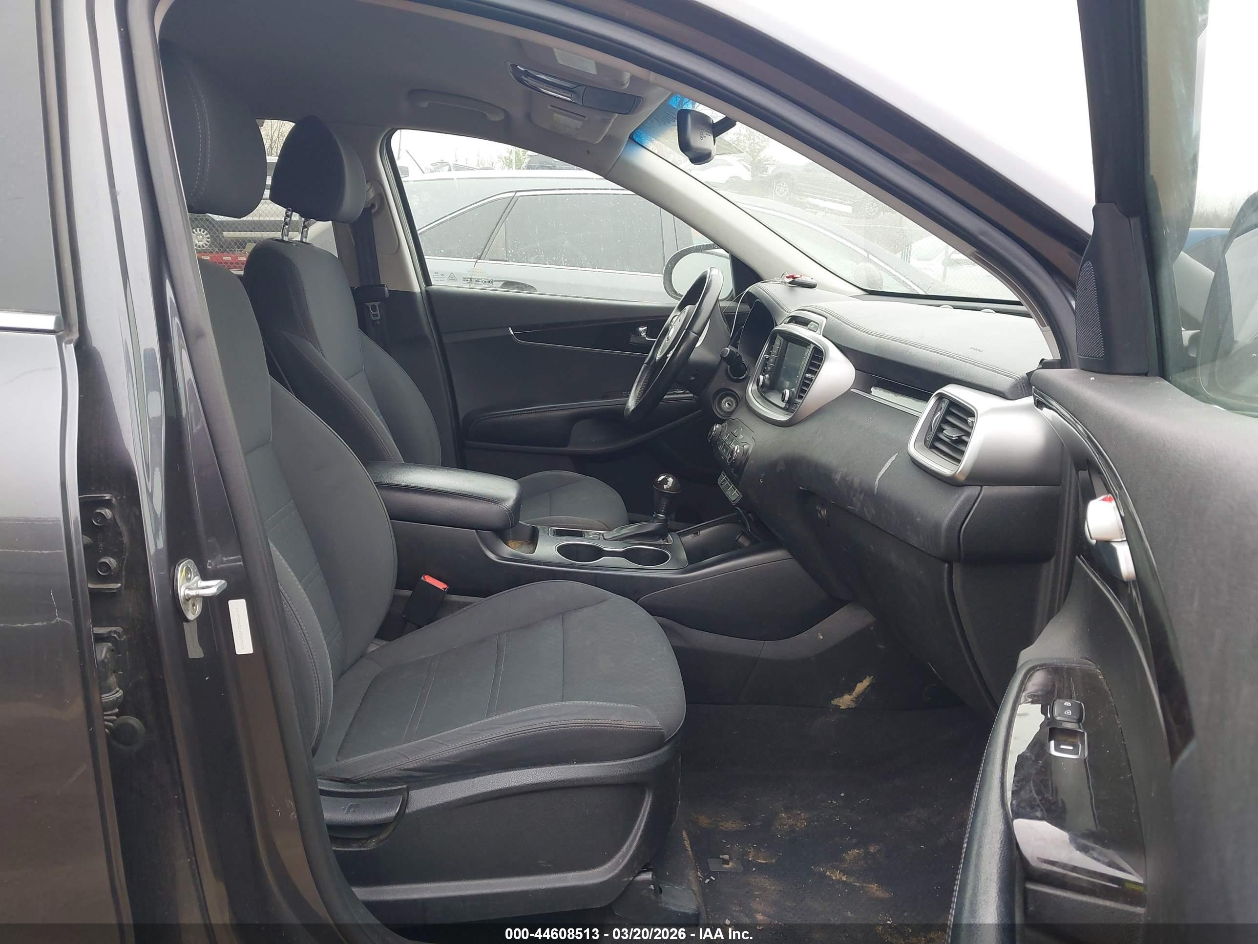 KIA SORENTO image 5