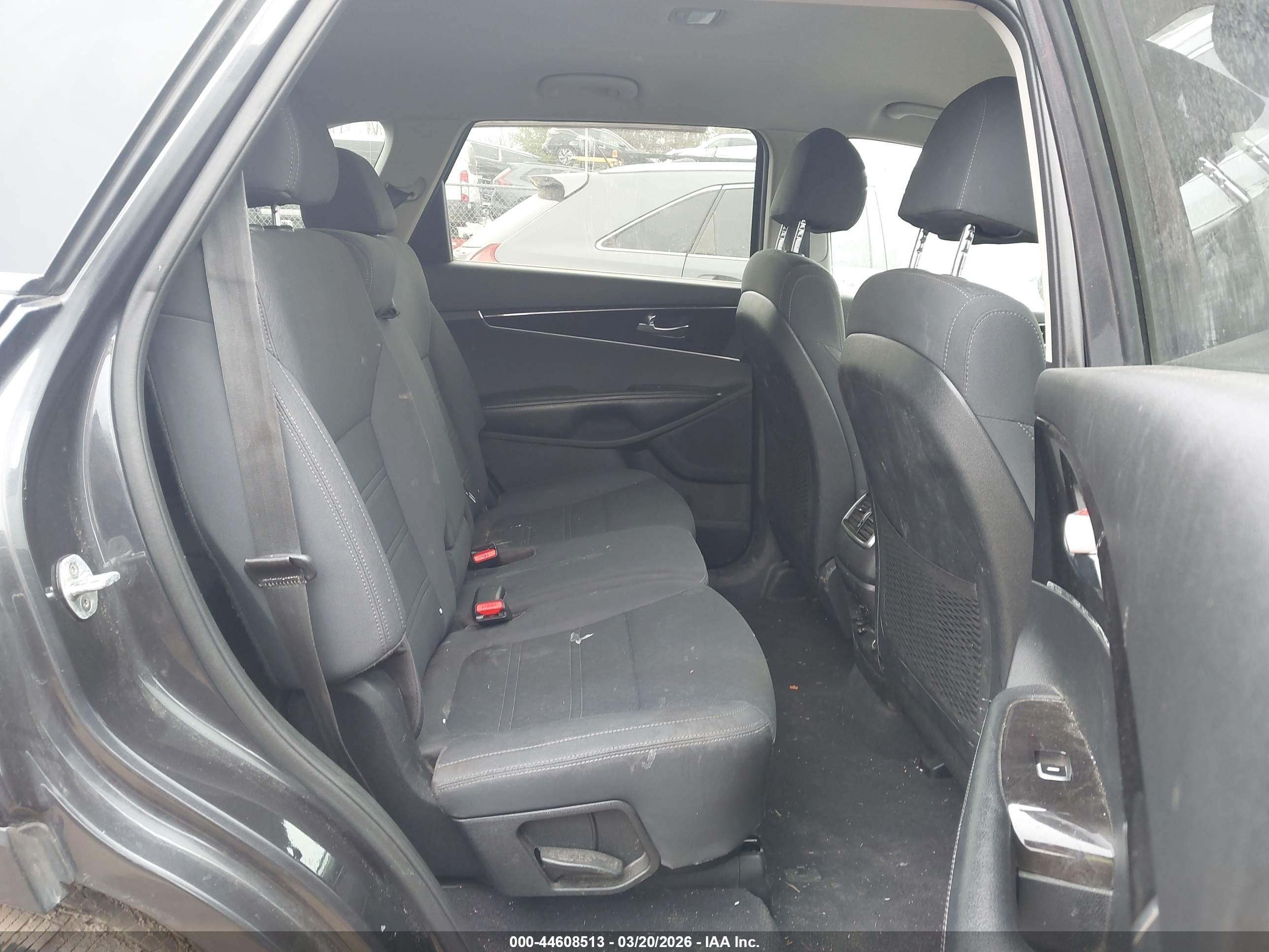 KIA SORENTO image 8