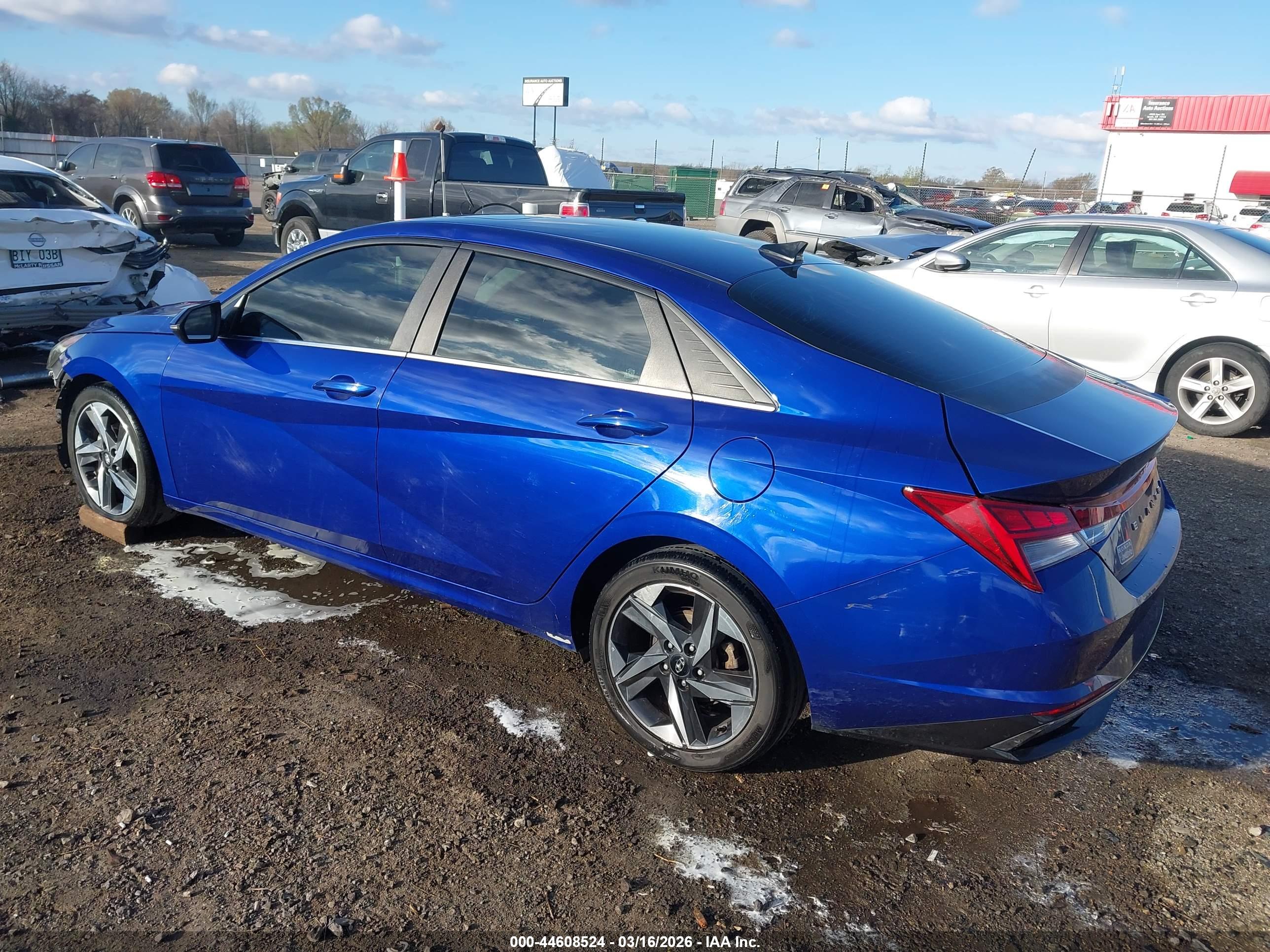 HYUNDAI ELANTRA image 3