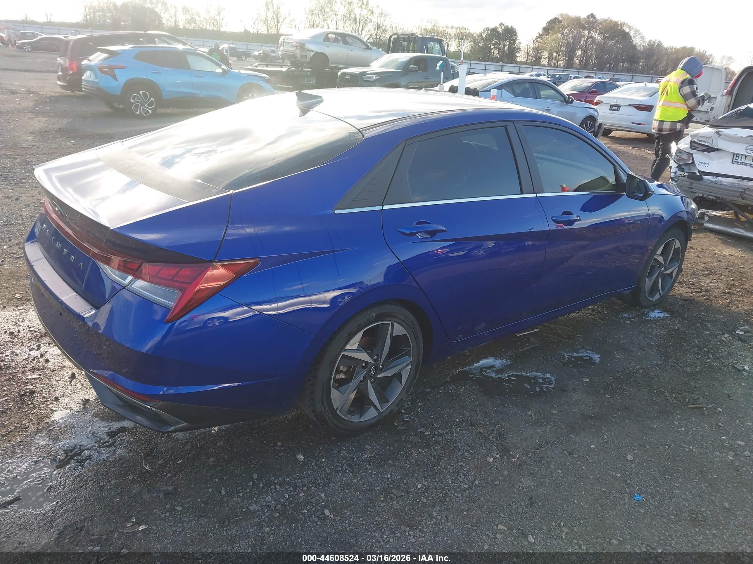 HYUNDAI ELANTRA image 4