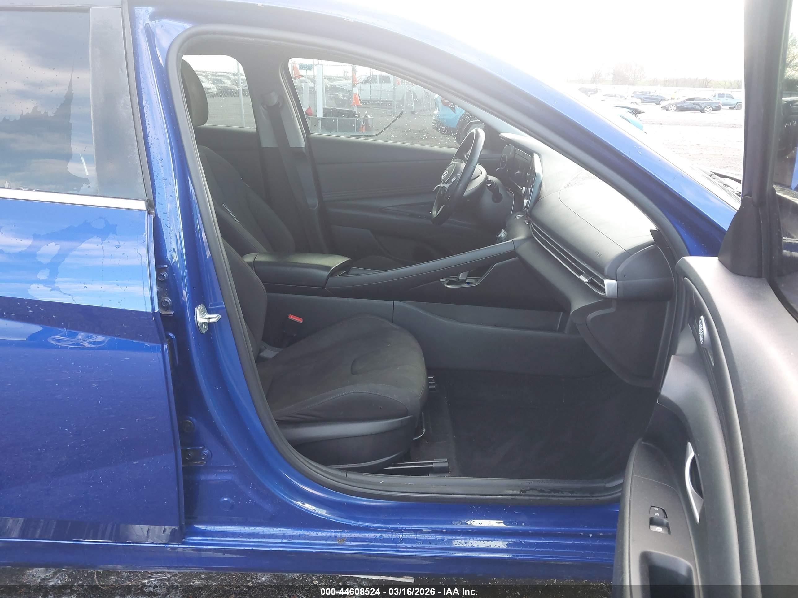 HYUNDAI ELANTRA image 5