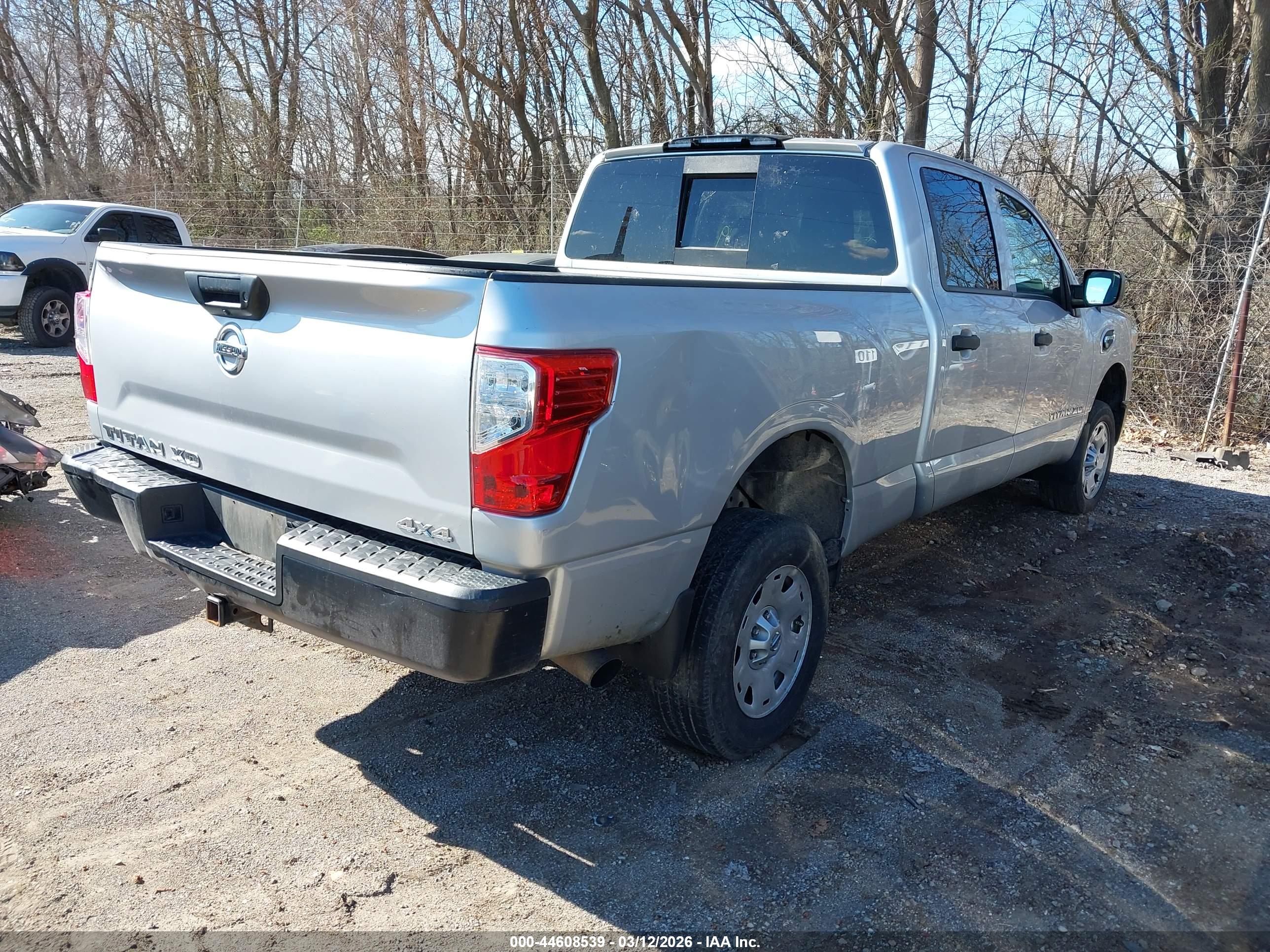 NISSAN TITAN image 4