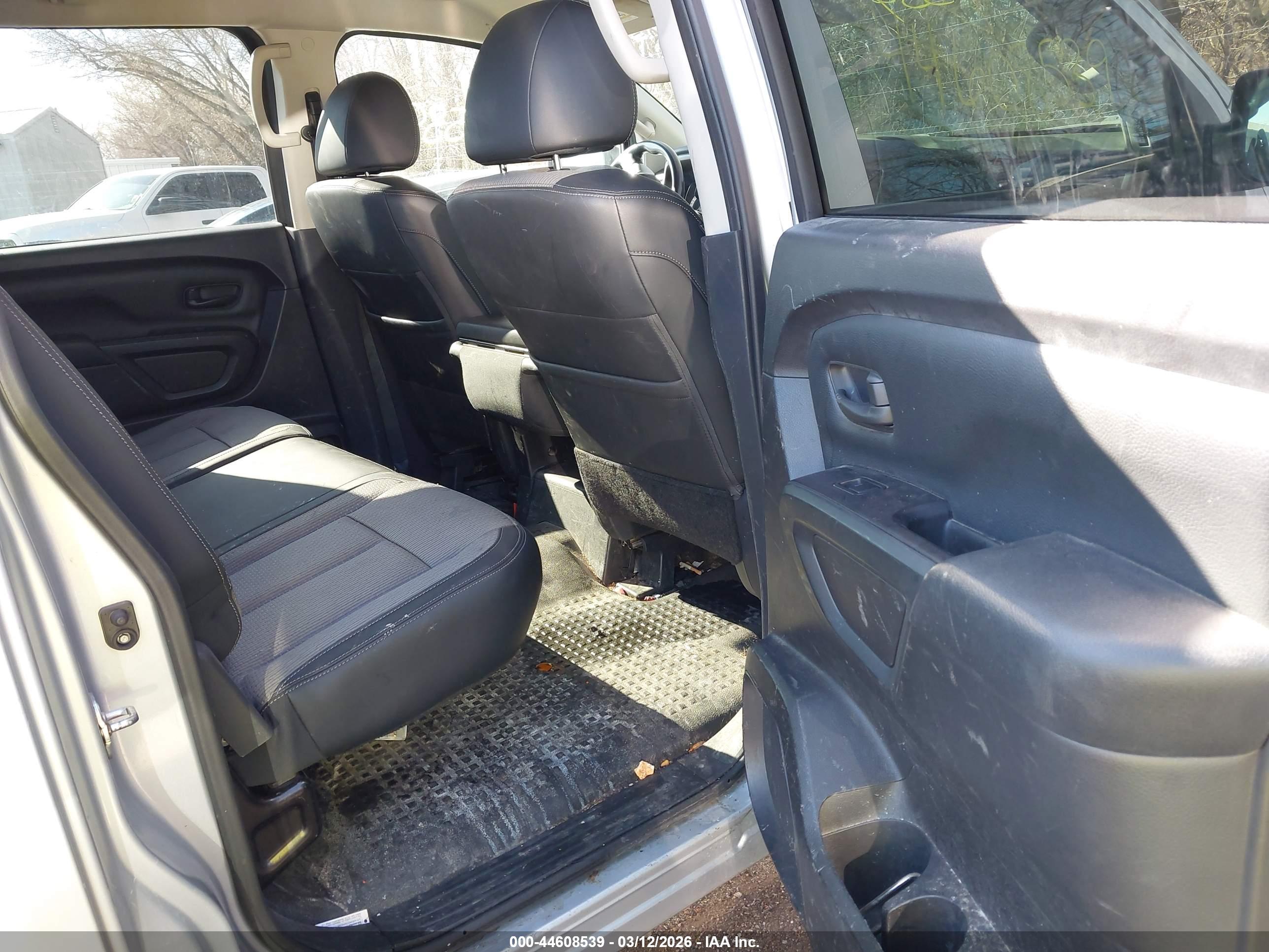 NISSAN TITAN image 8