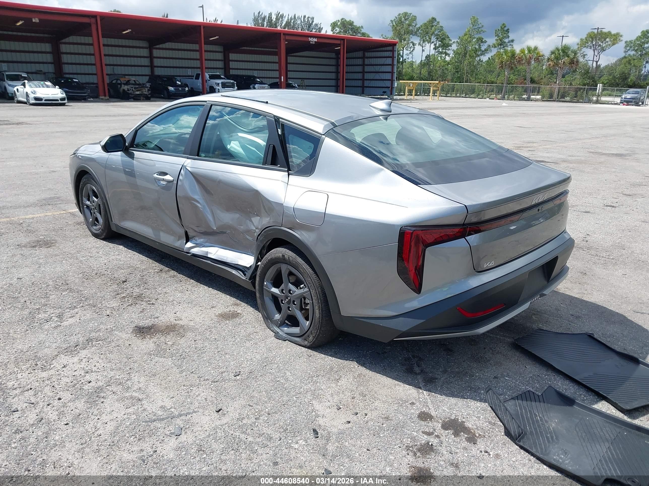 KIA K4 image 3