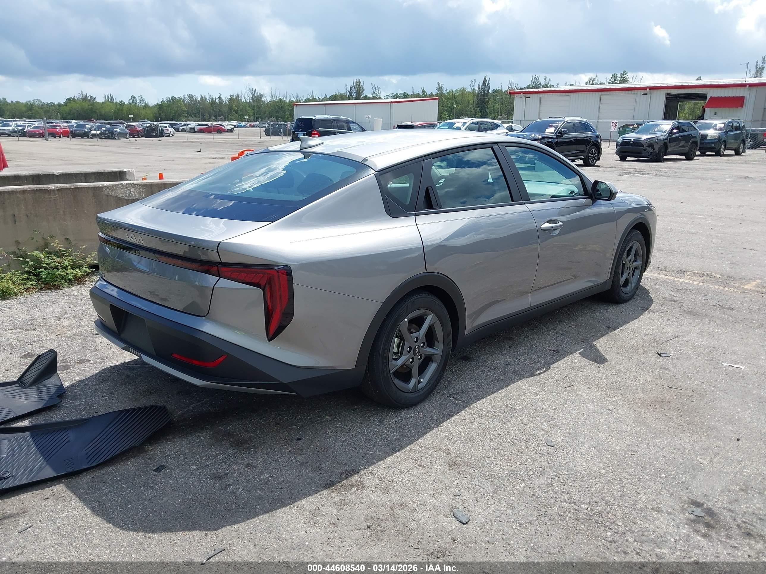 KIA K4 image 4
